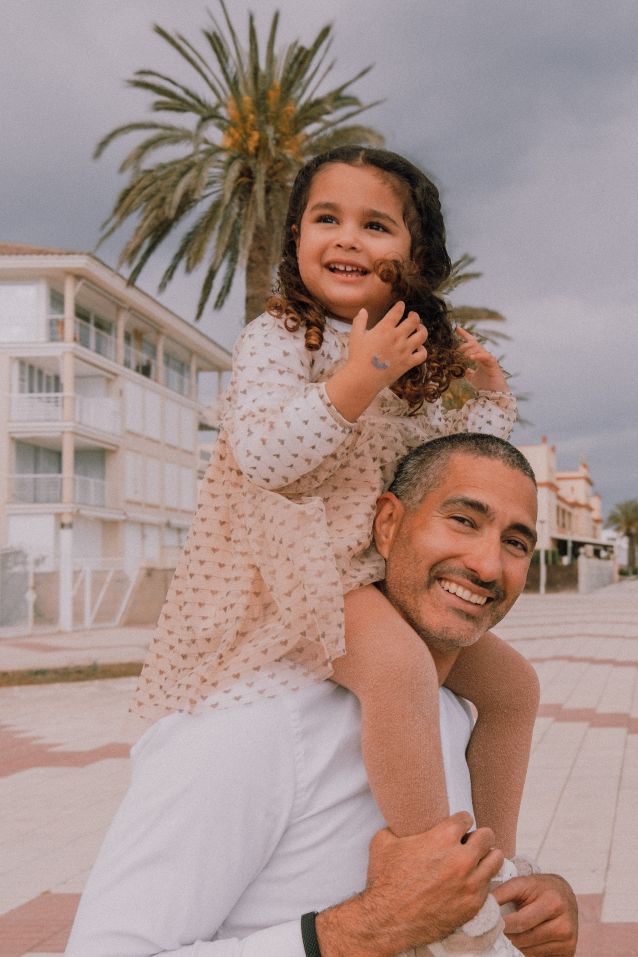 Sesión familiar en la playa. Fotografía profesional en Calafell - Elena Medvedeva
