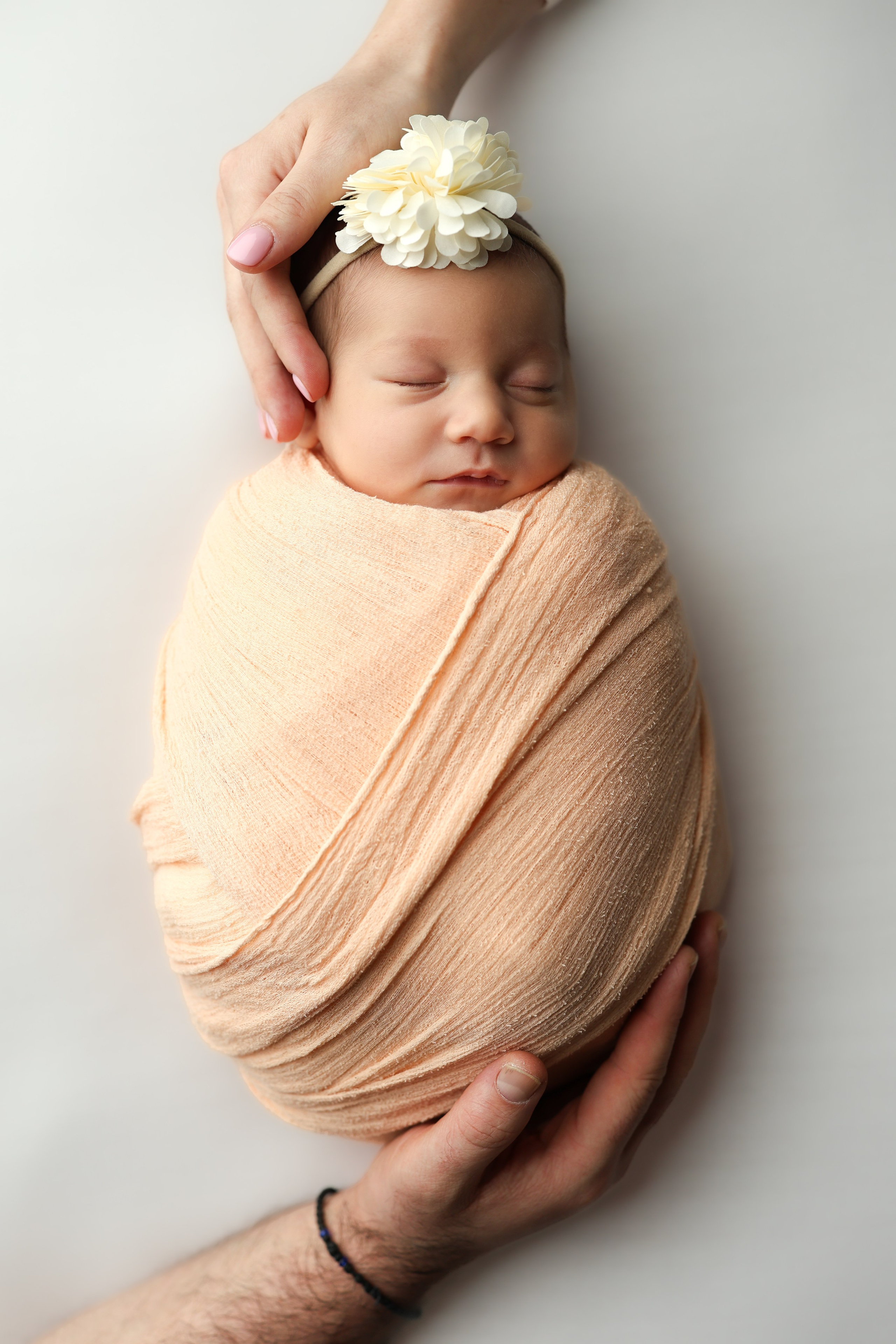 Newborn photoshooting. Mtv photography