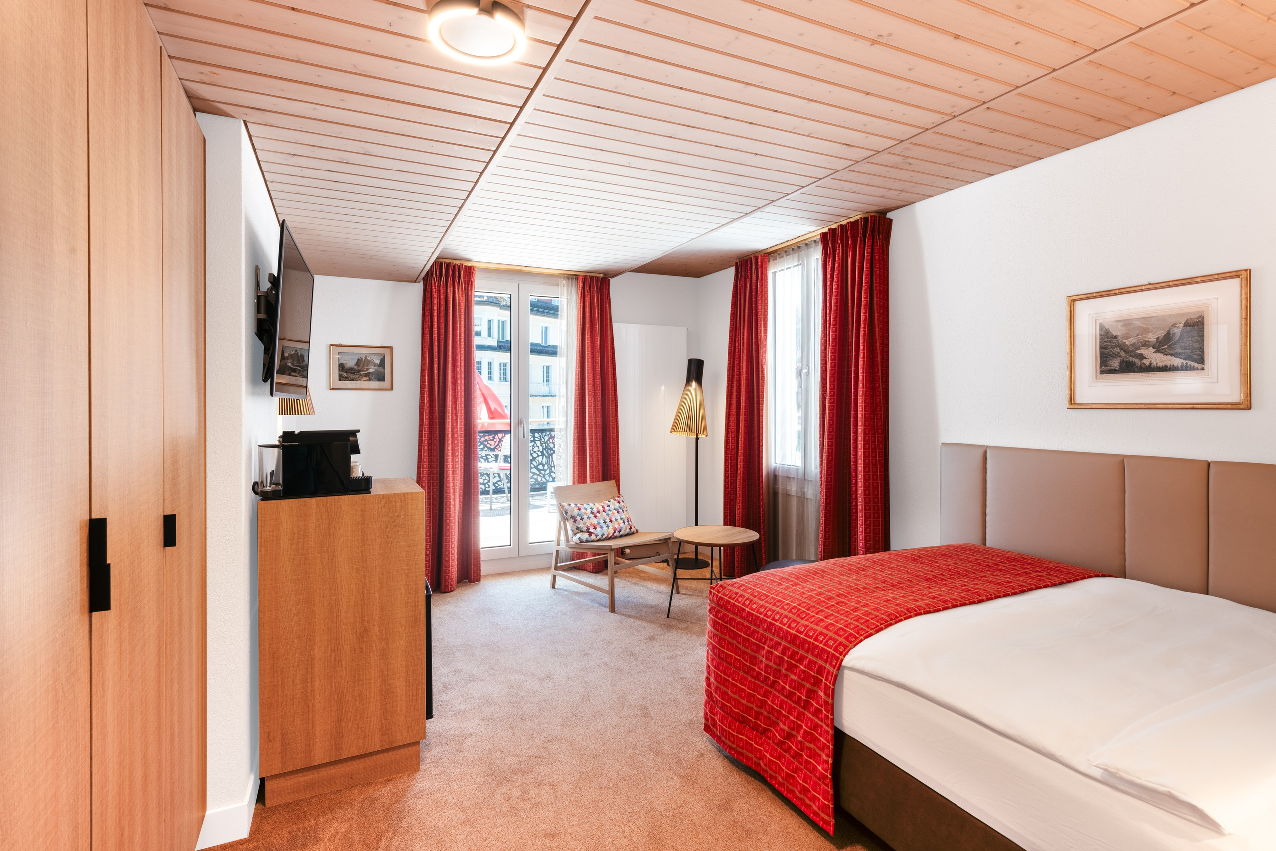 Hotel Kreuz Post, GRINDELWALD, Kt. BERN. Hallo! Ich bin Elena und arbeite als Immobilienfotografin