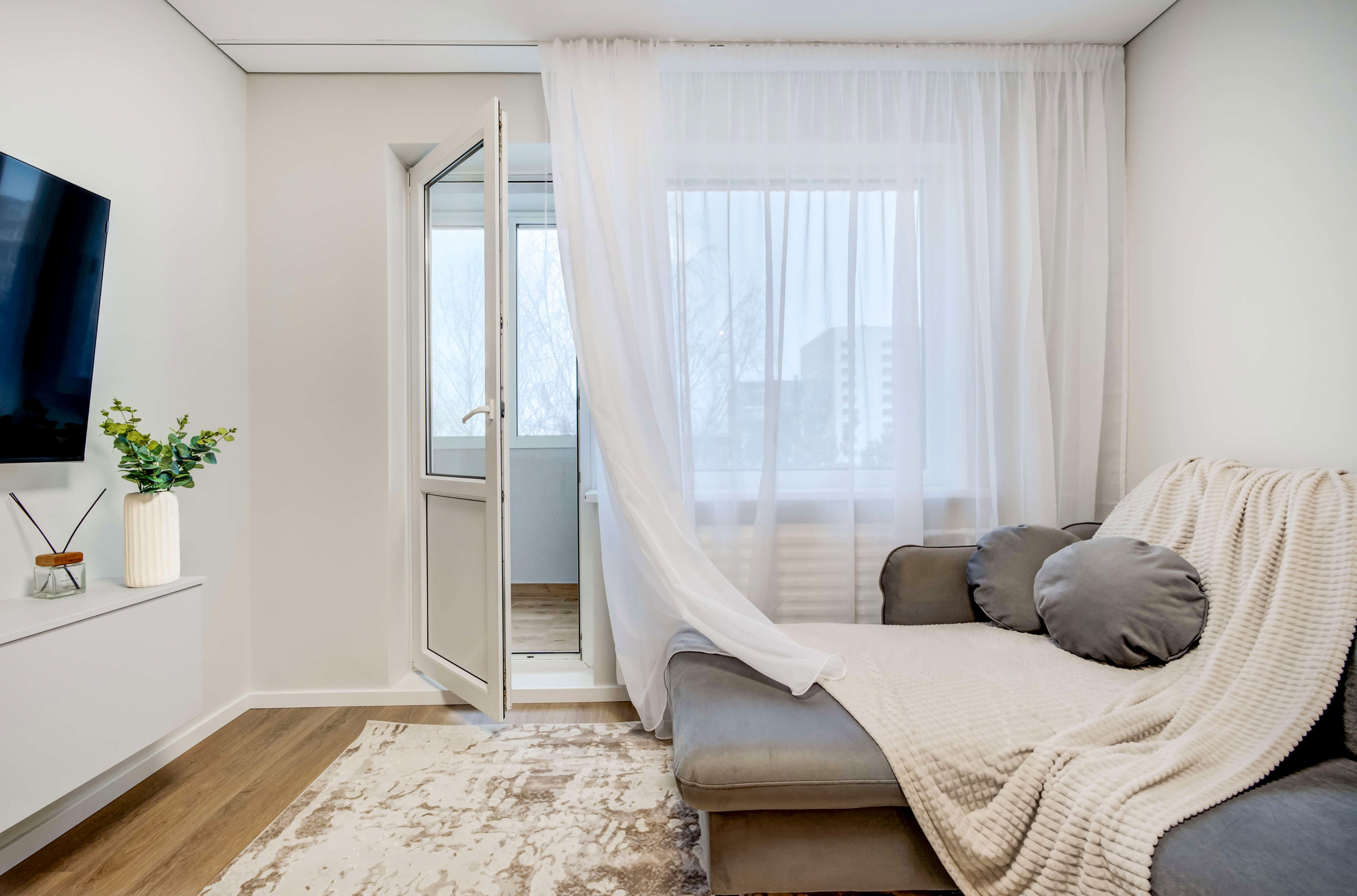 Balkonas su vaizdu į kiemą Medeinos g.  – parduodamas butas Vilniuje