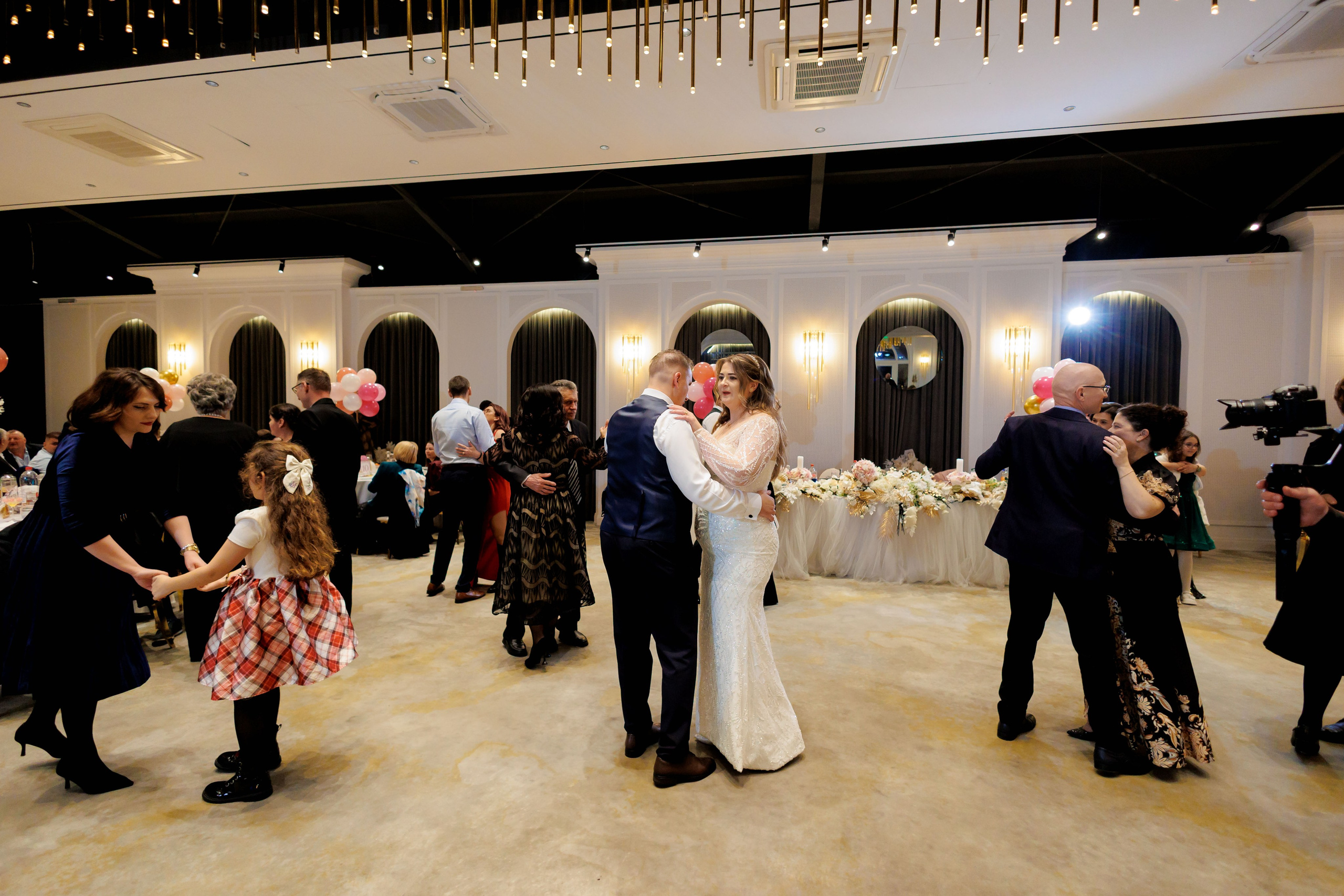 Povestea voastră, regizată de noi |Cristi Turculet Videograf Nuntă Suceava | wedding highlight. Servicii foto-video profesionale, pentru momente de neuitat