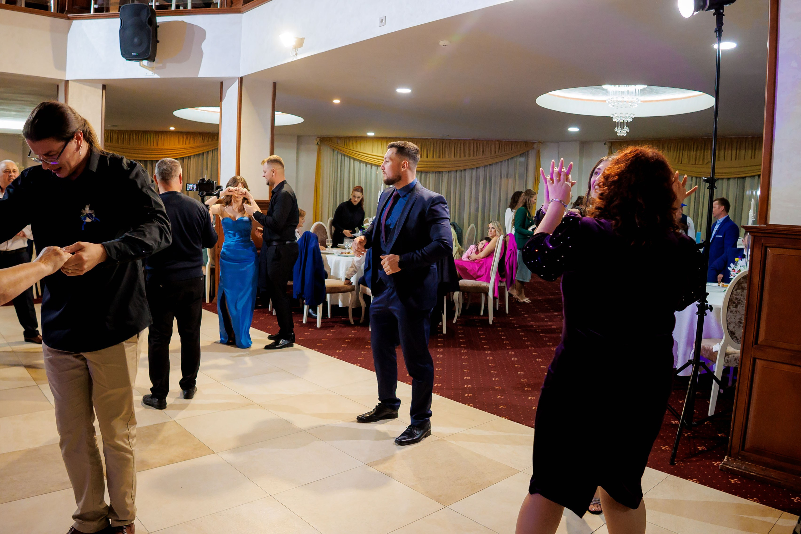 Loredana & Emilian – Ziua Nunții | Videografie - fotografie Botez Suceava, Iași, Botoșani. Servicii foto-video profesionale, pentru momente de neuitat