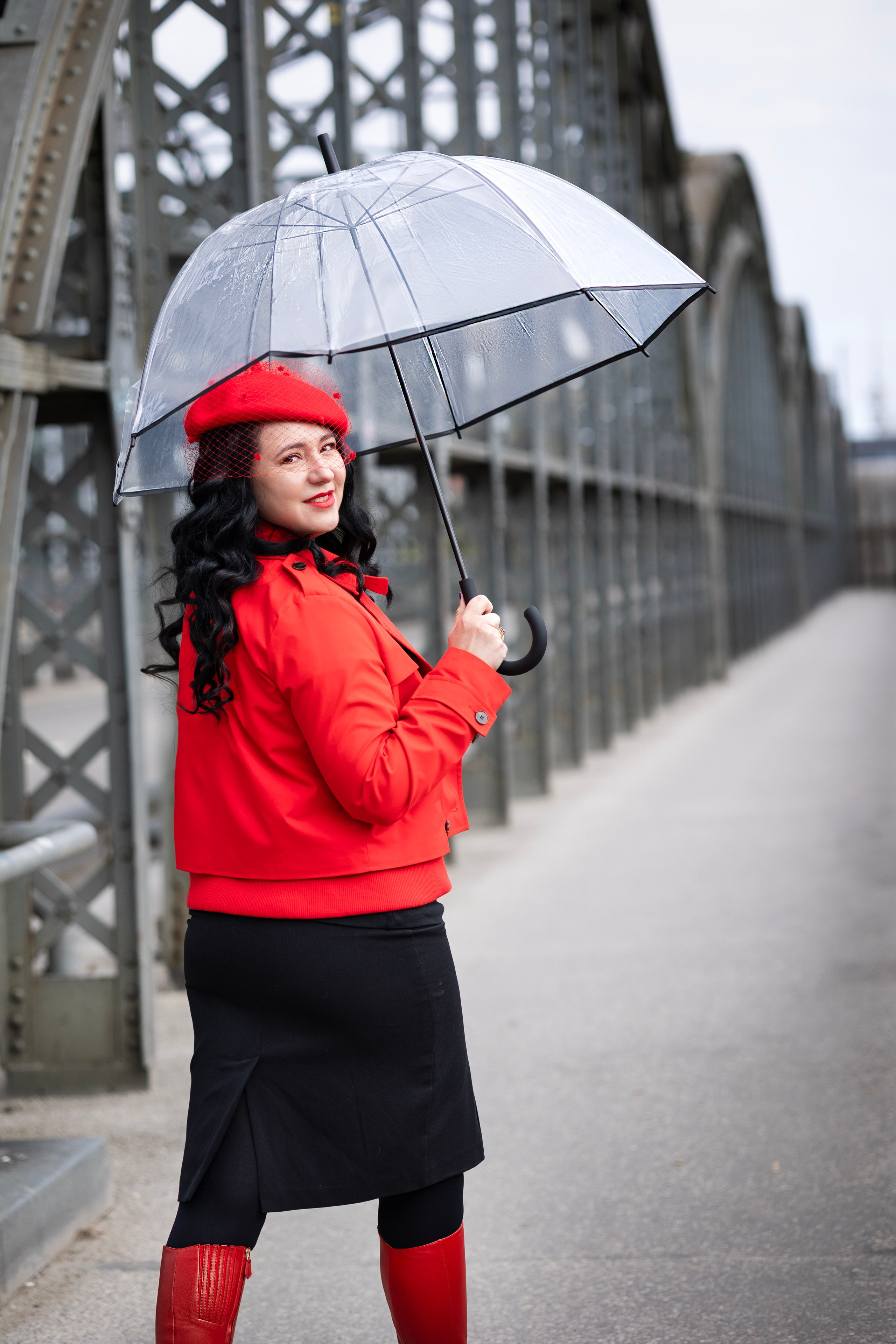 Balloons and red skirt. Фотограф в Мюнхене