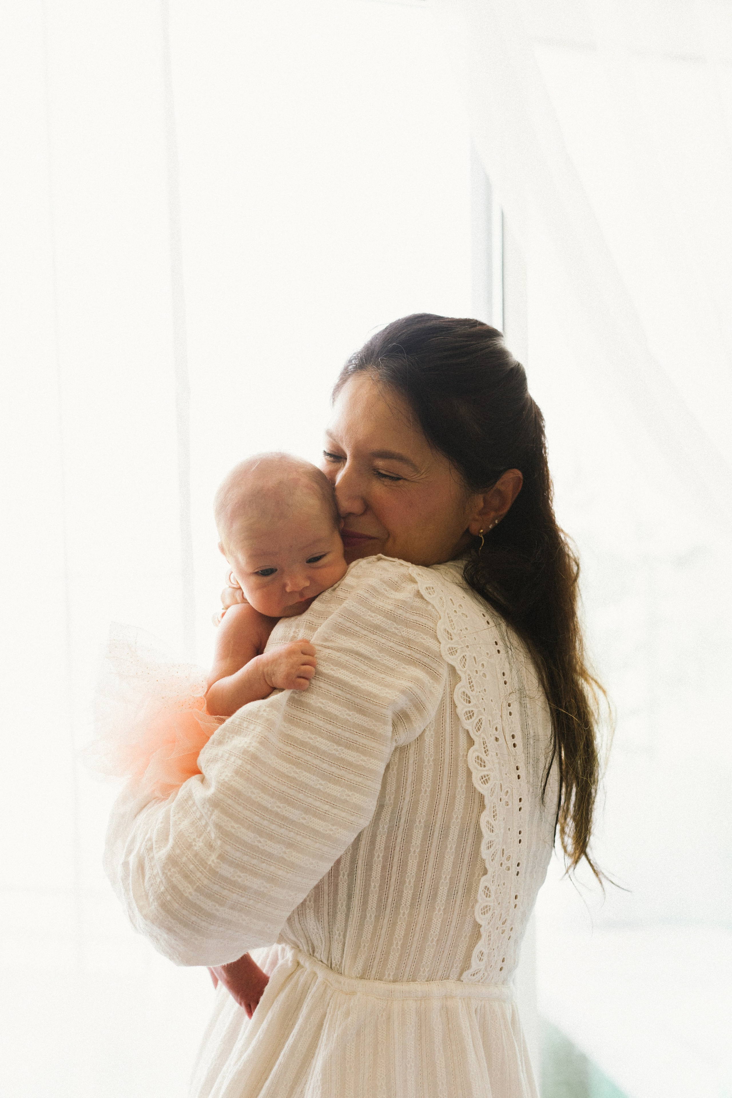 New born photography in Abu Dhabi. Professional Photographer Abu Dhabi, Dubai — Yulia Ismoilova | 2025