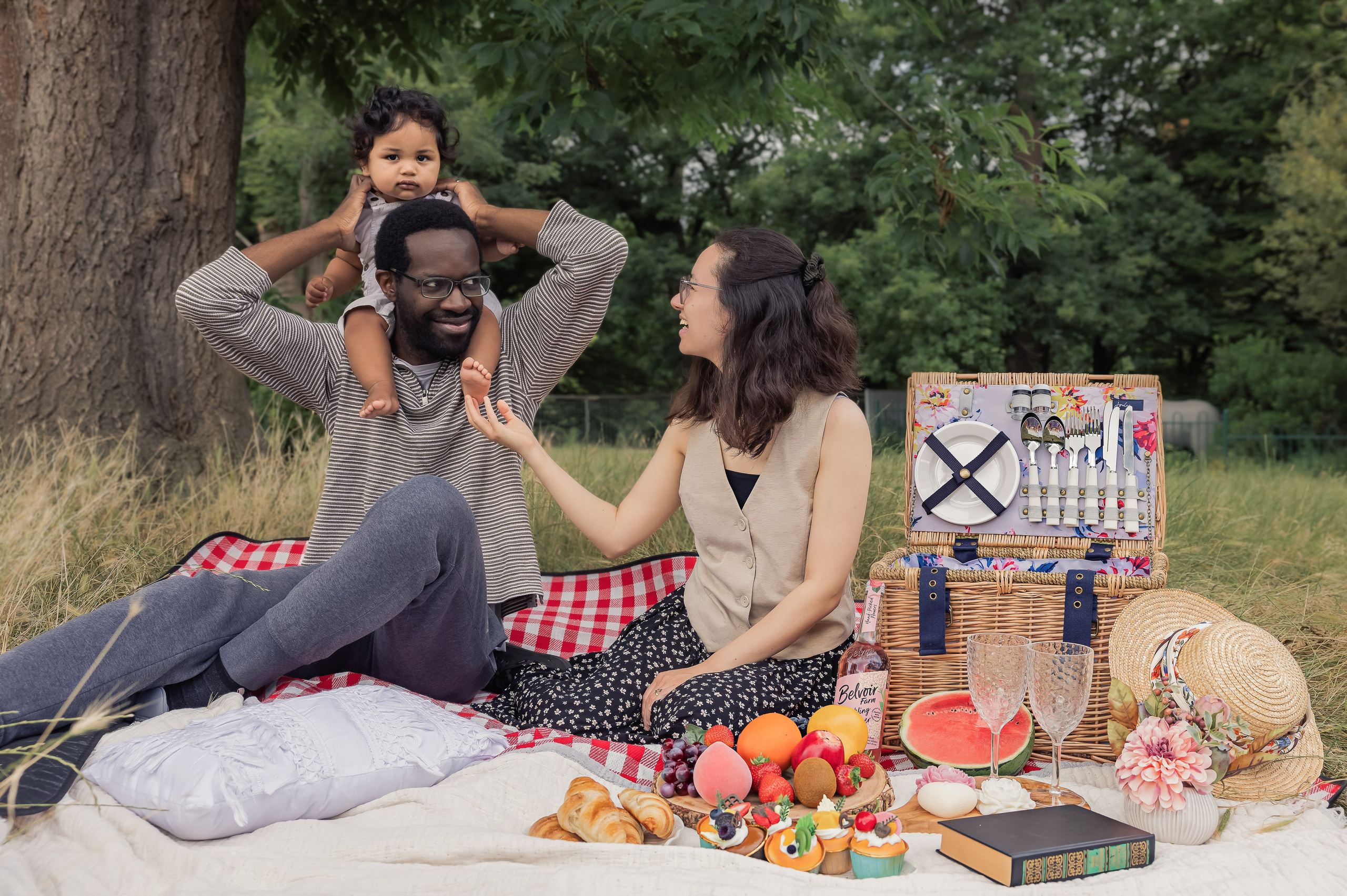 Summer Picnics. PHOTOGRAPHER IN LONDON