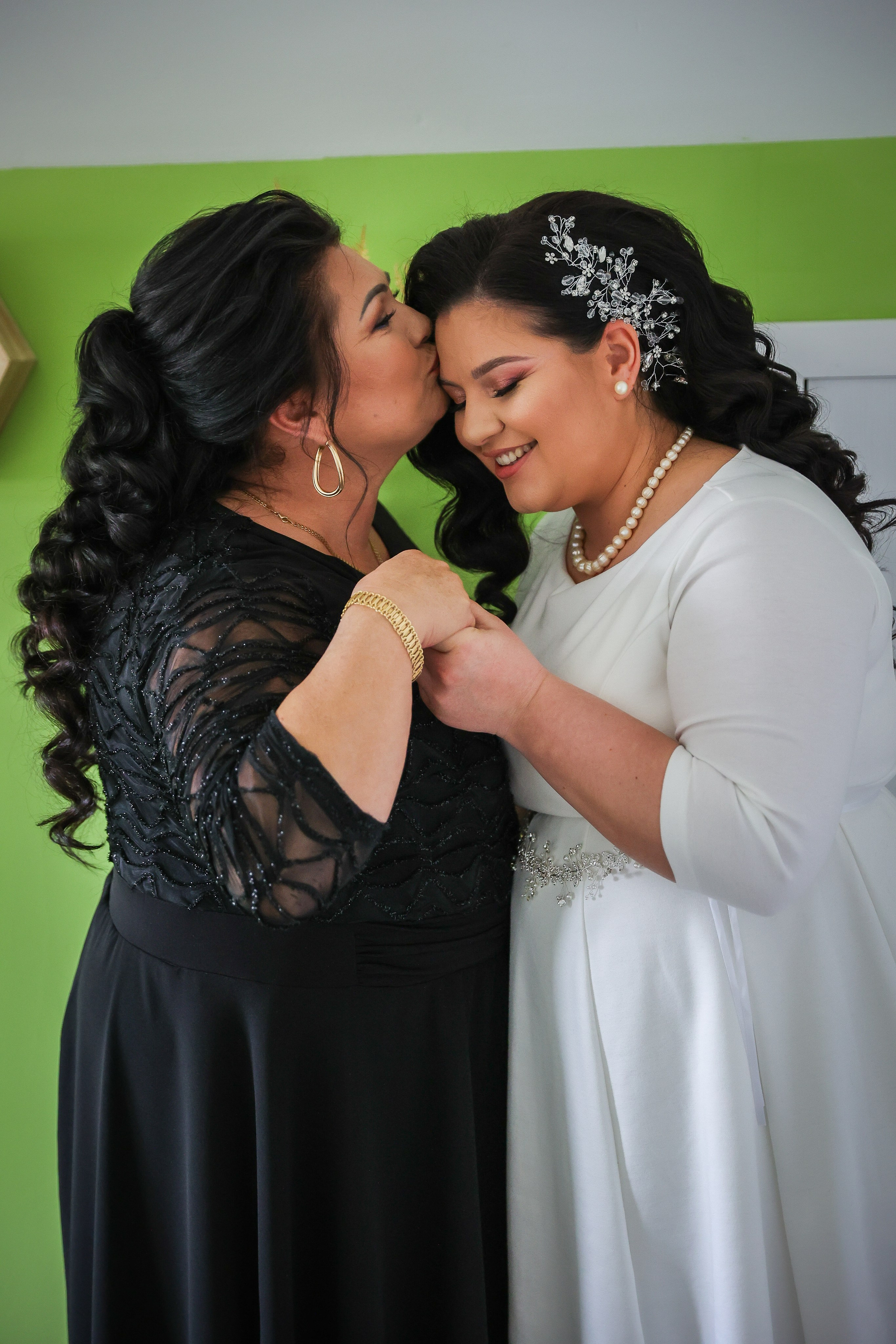 Andreea & Radu — simplu, autentic, al lor. Rares Bucur is a professional wedding photographer based in Cluj-Napoca, Romania, specializing in wedding photography