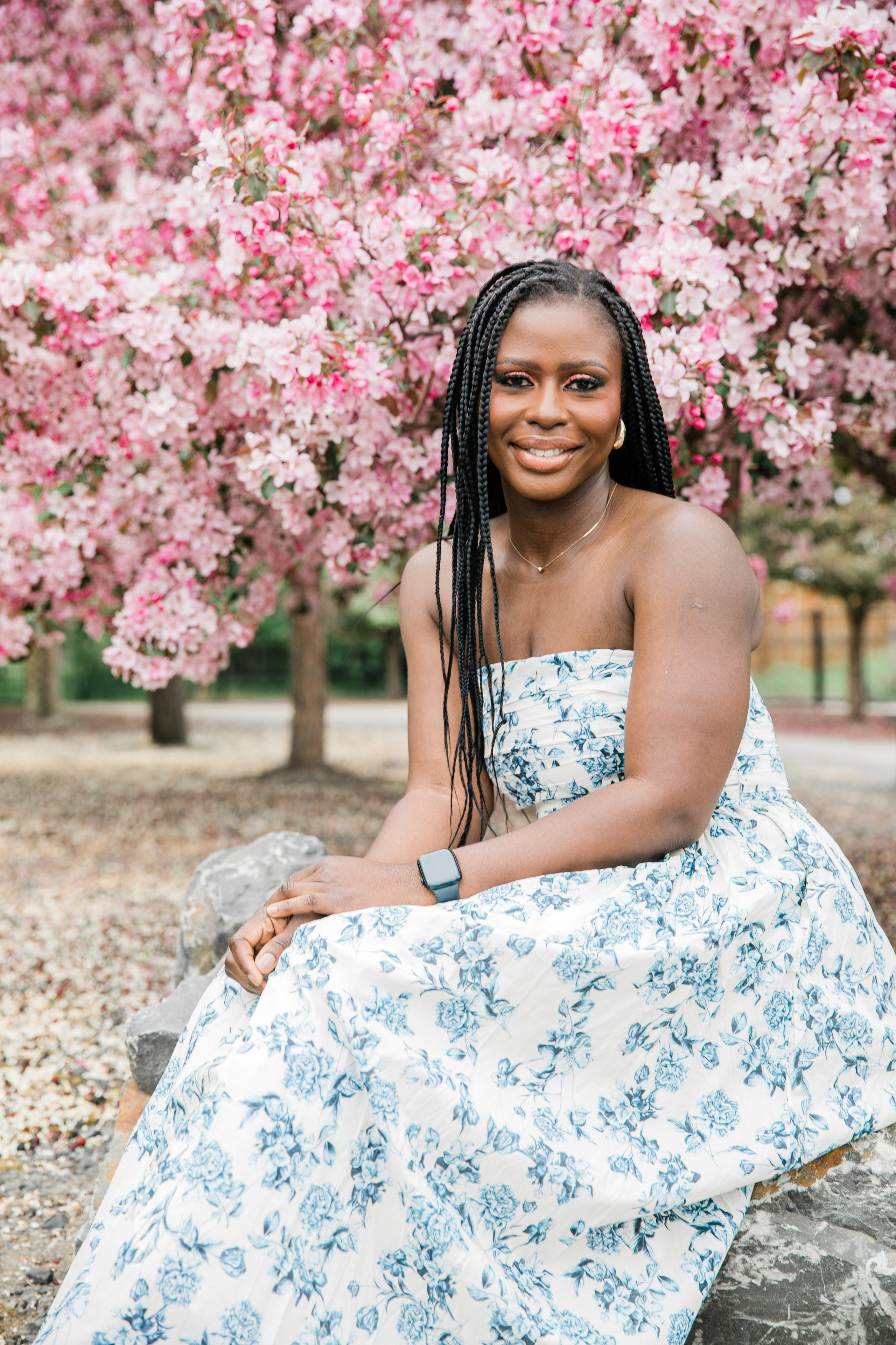 Ester — Cherry Blossom Family Photos. Fotografía accesible en Calgary