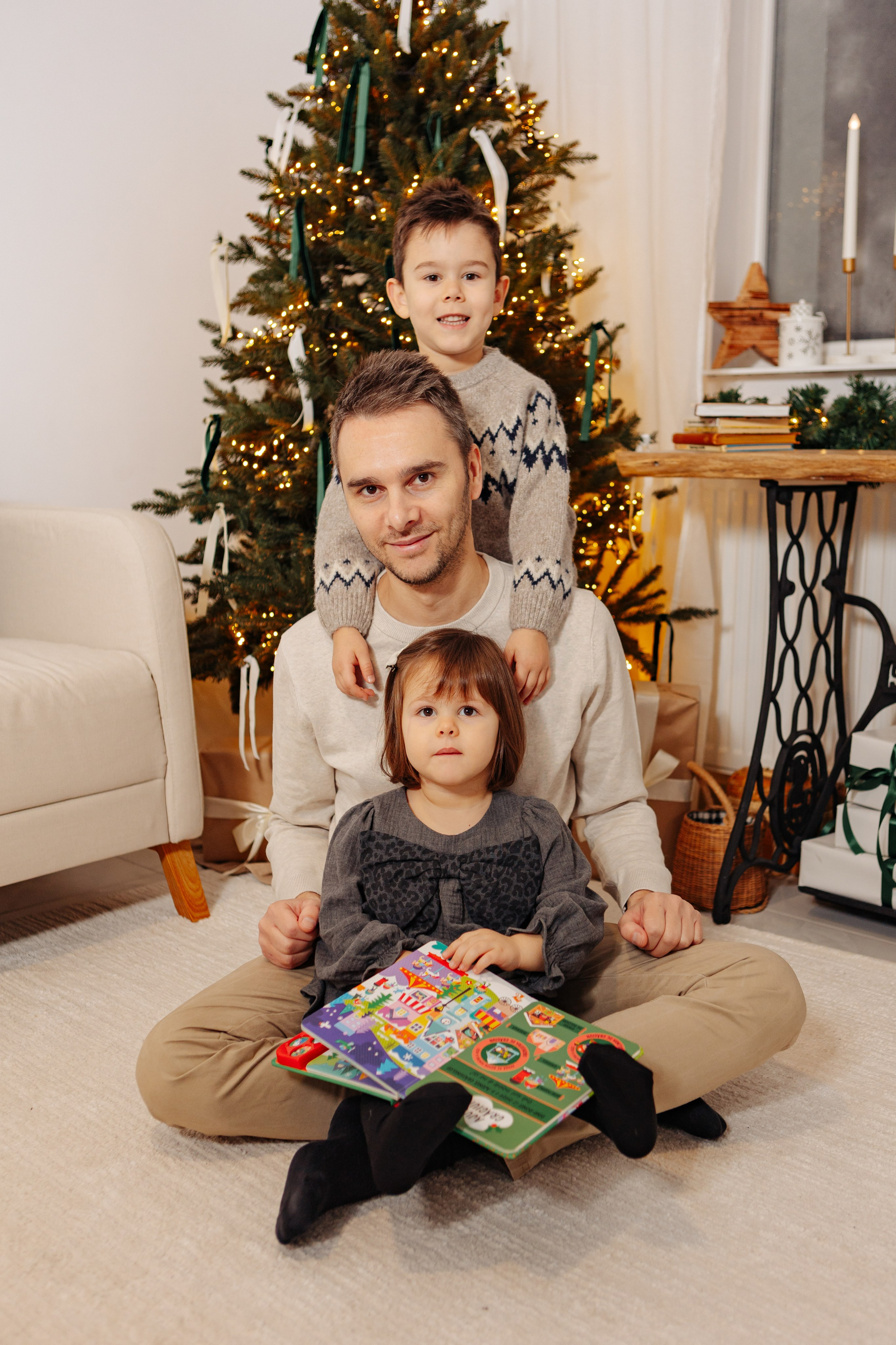 Familia Codreanu. Cristina Andronache fotograf Brașov fotograf de familie fotograf de nunta Brașov