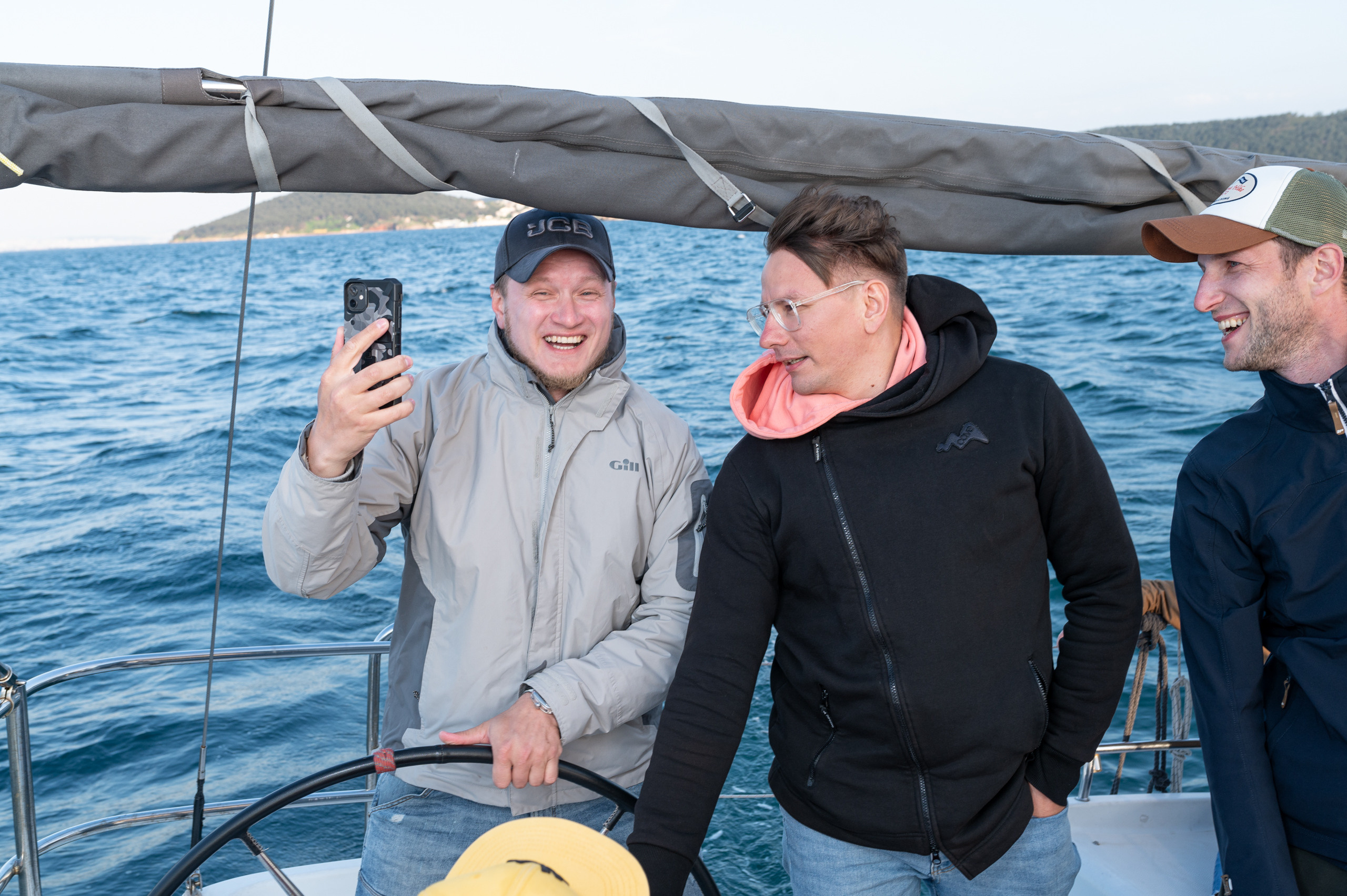 Yachting with friends. Alex Leonidov — Photographer