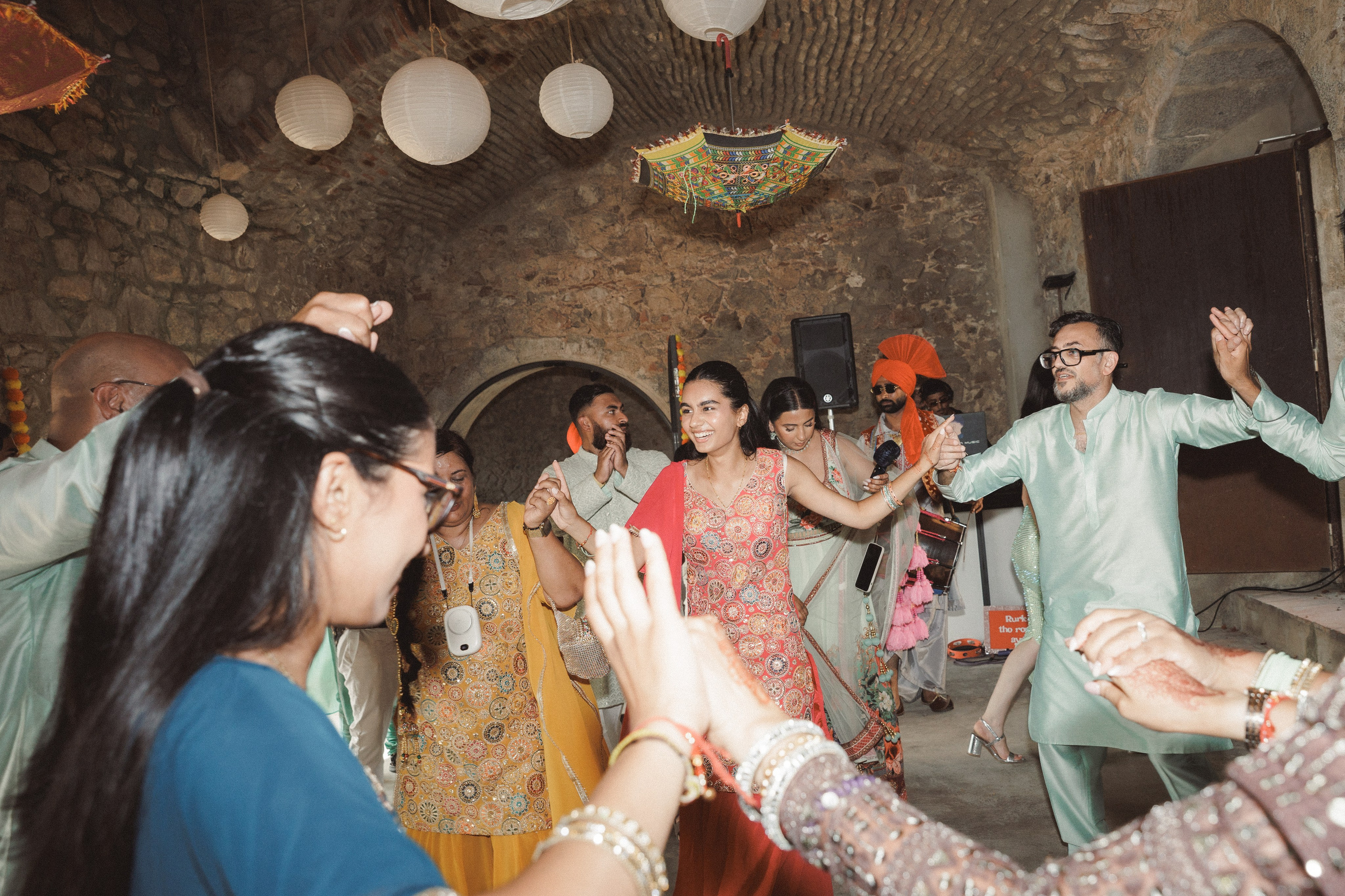 Patrik & Naomi. Monestir Sant Salvi. Paola wedding photographer / videographer in Barcelona