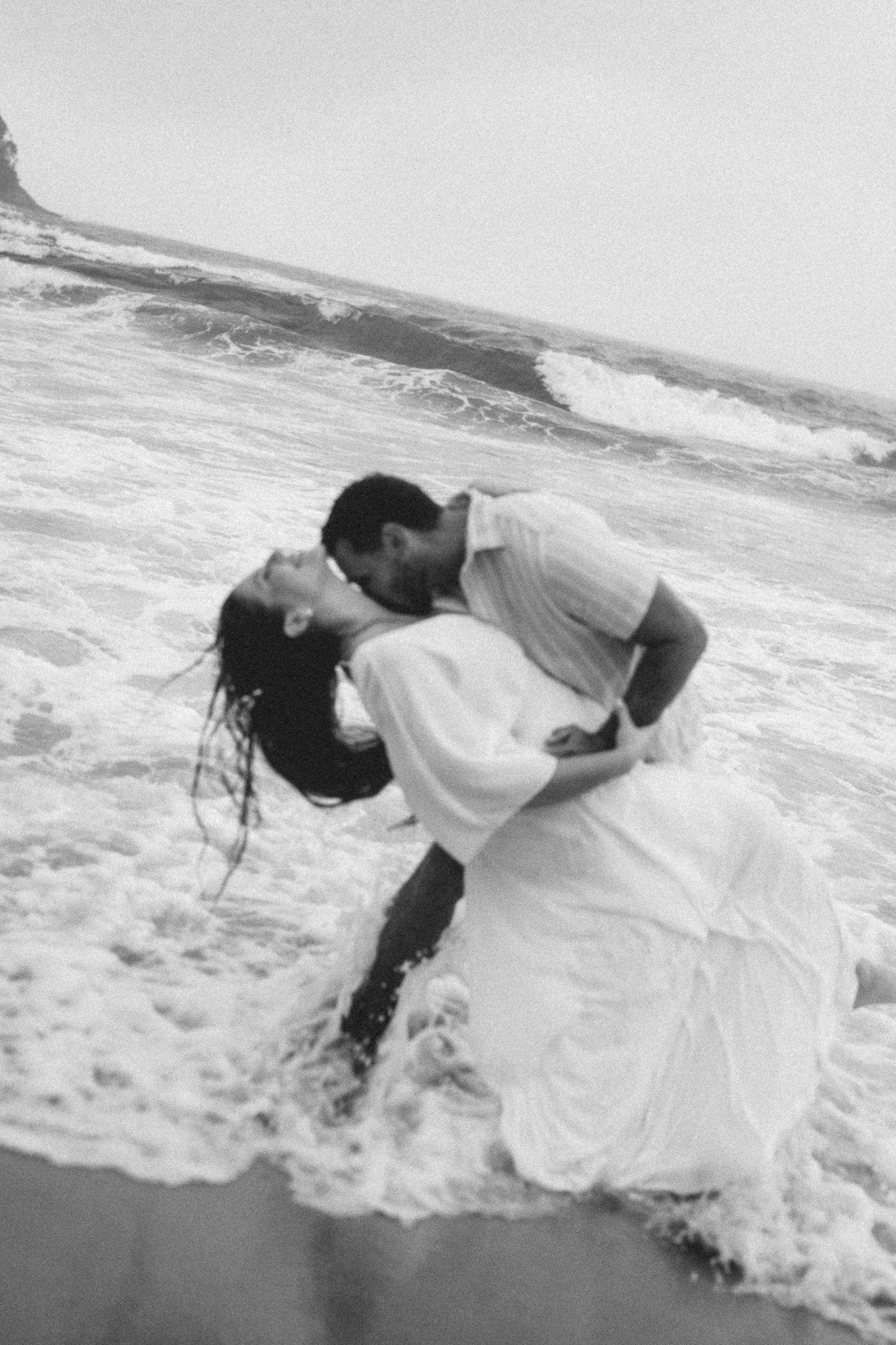 Pré Wedding — Bianca e Maik (Praia Maresias). Fotógrafo de casamento e Filmmaker de casamento