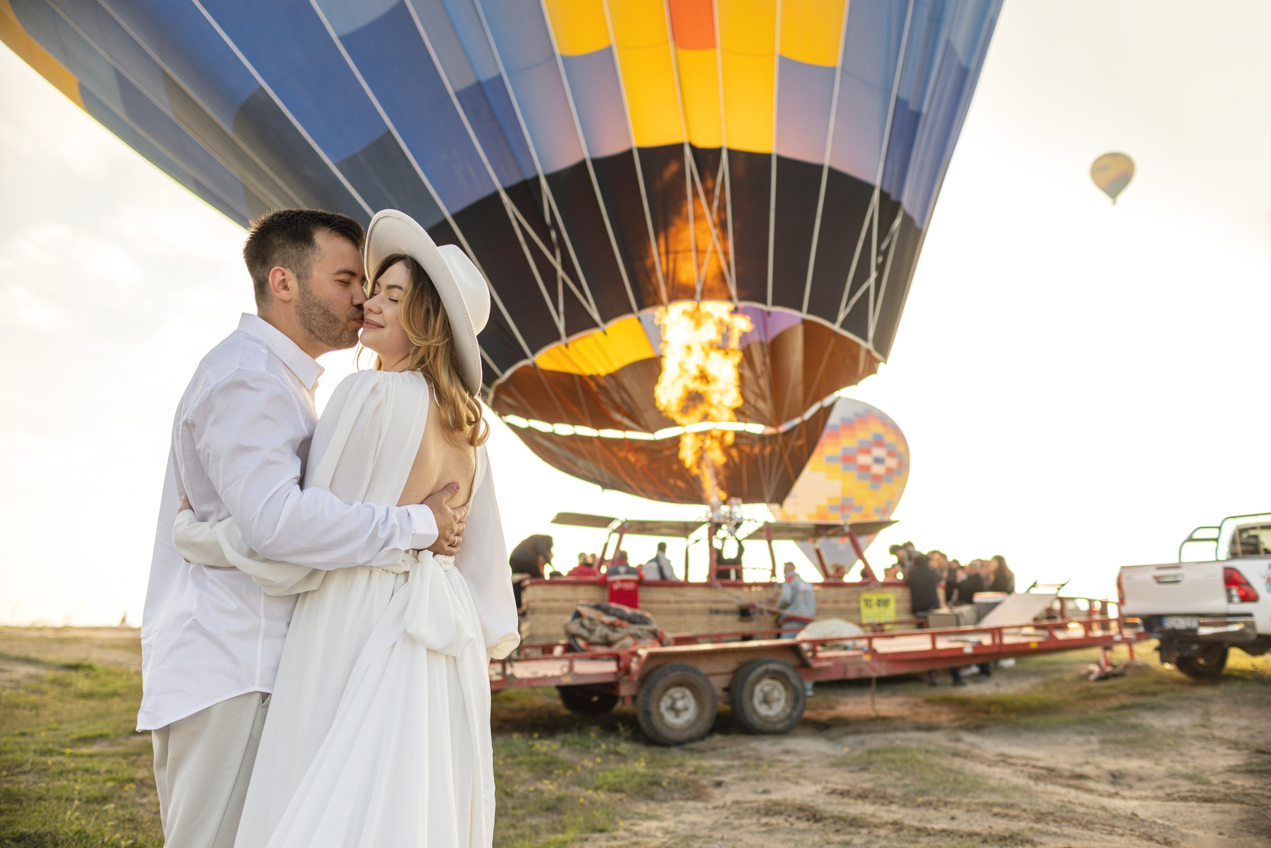 Elegant Wedding Photoshoot with a Flowing Dress and Balloons in Cappadocia. Julia Ganch I Fashion Wedding Photography I Cappadocia Turkey