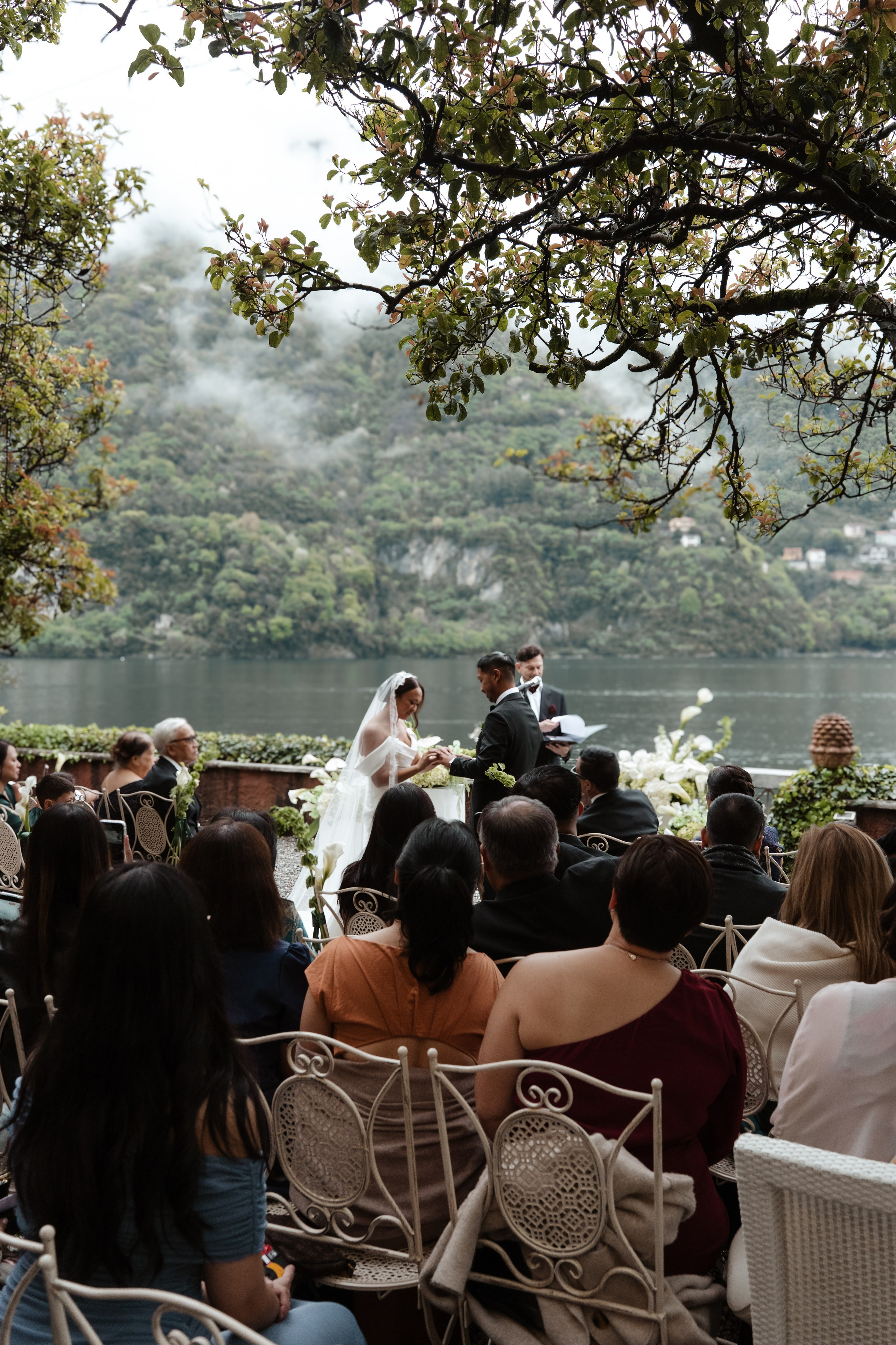 BEATRICE AND RAFAELE_LAKE COMO_Villa Regina Teodolinda. PHOTOGRAPHER IN ITALY