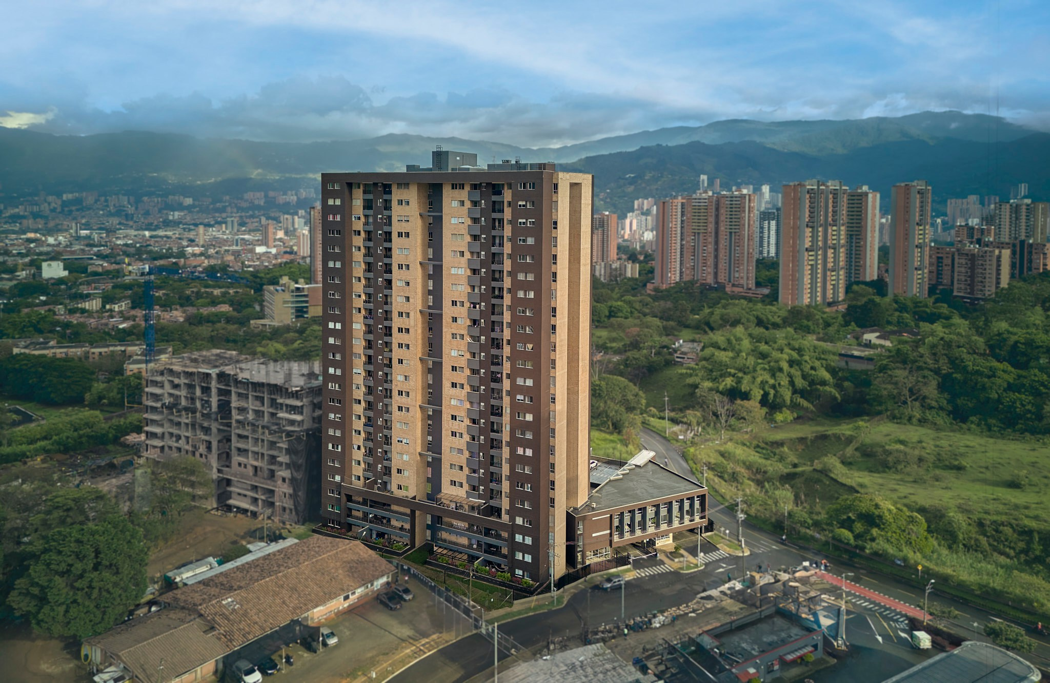 Sesión fotográfica arquitectónica recepción oficina Coninsa Ciudad del Río. Proyectos Amantina, Sendero Silvestre, Montiara y Campura