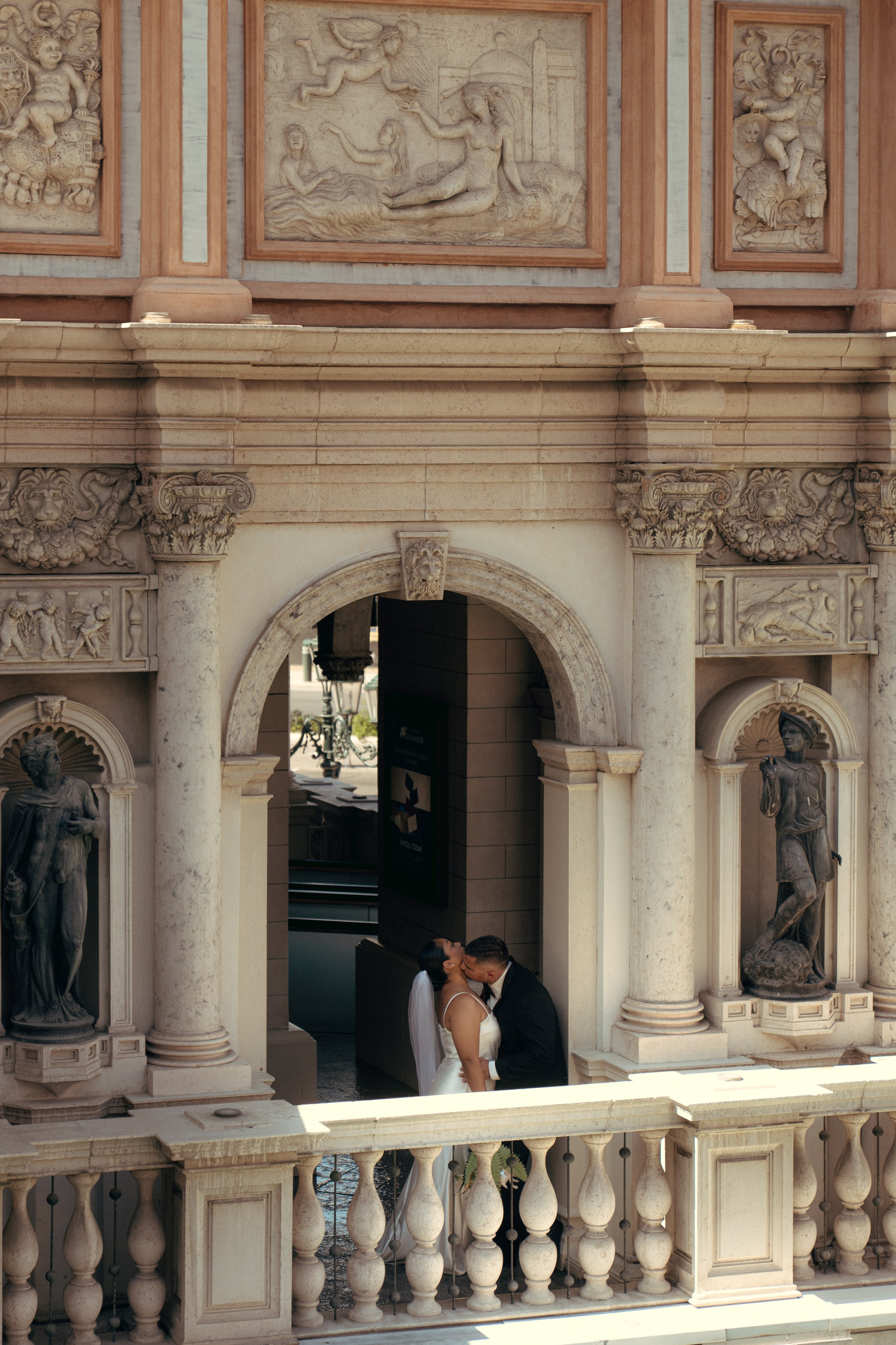 Noelani&Alex. Wedding & elopement photographer Viktoriya Kravtsov. Las Vegas