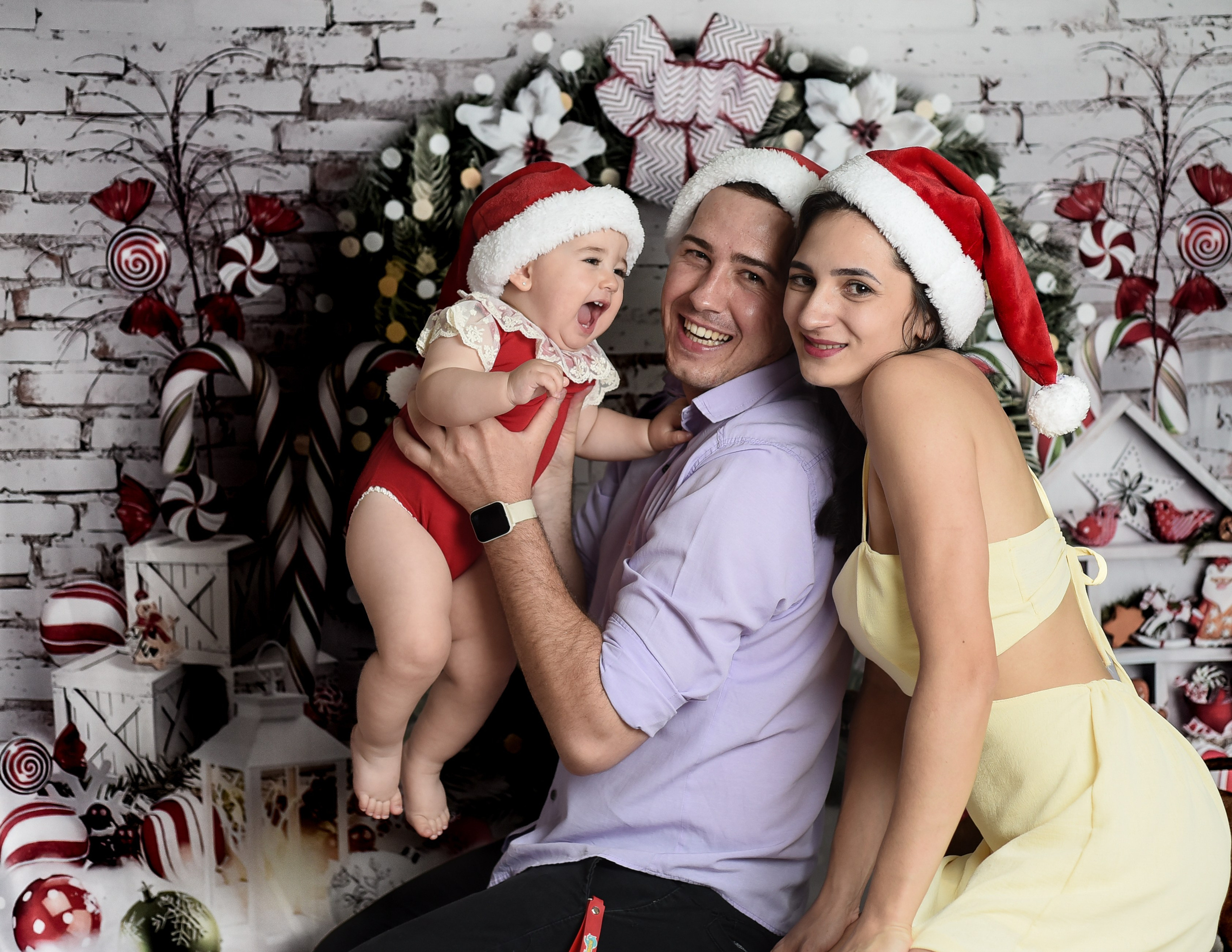 Sesión 1er año de Rebeca. Temática: Frutillita + Mini Sesión Navideña. Fotografo de casamiento en misiones y fotógrafo de familia  Posadas