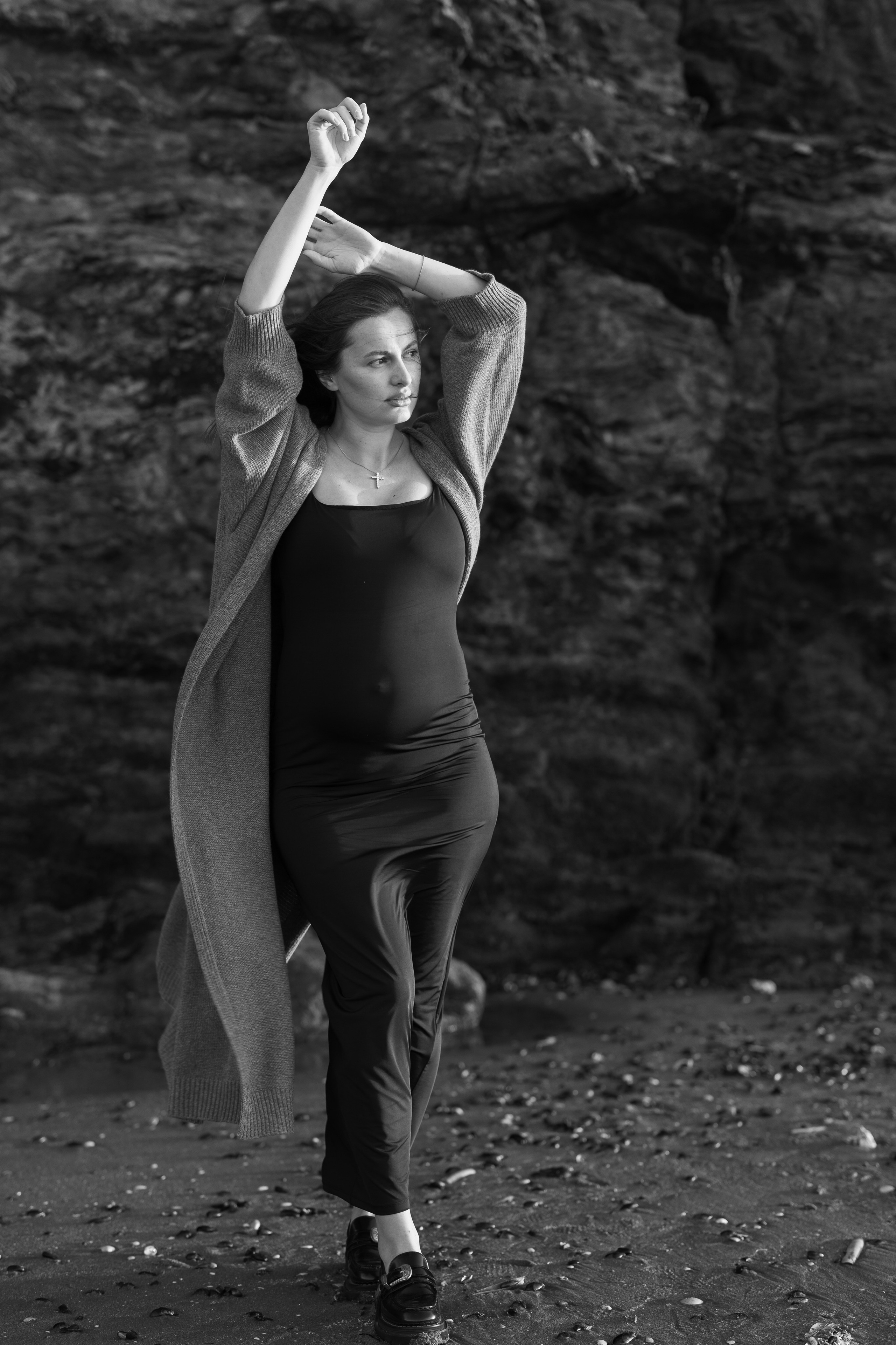 Sunset maternity photoshoot. Annah Louwagie — Lifestyle photographer for couples, families & brands | France & worldwide