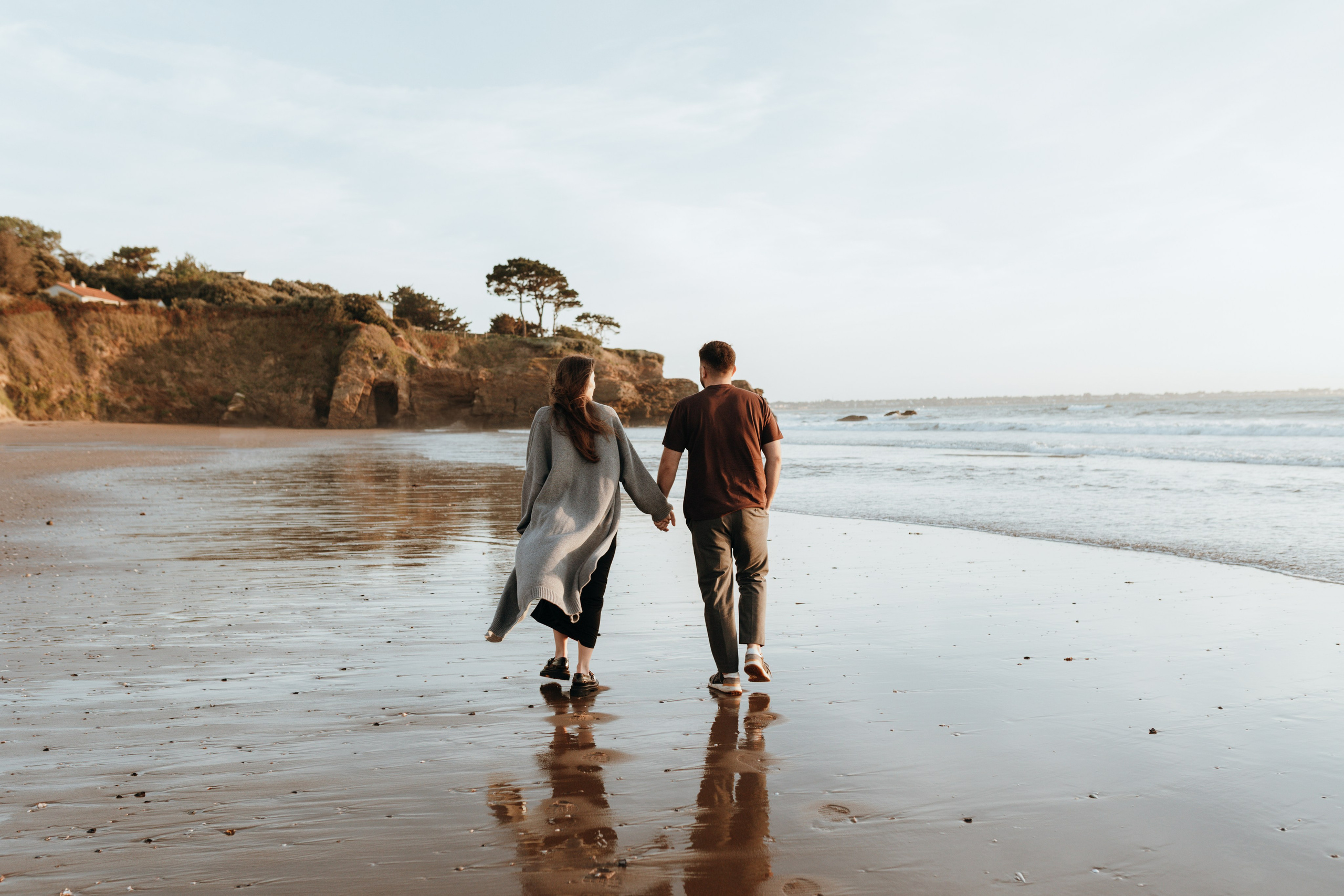 Sunset maternity photoshoot. Annah Louwagie — Lifestyle photographer for couples, families & brands | France & worldwide