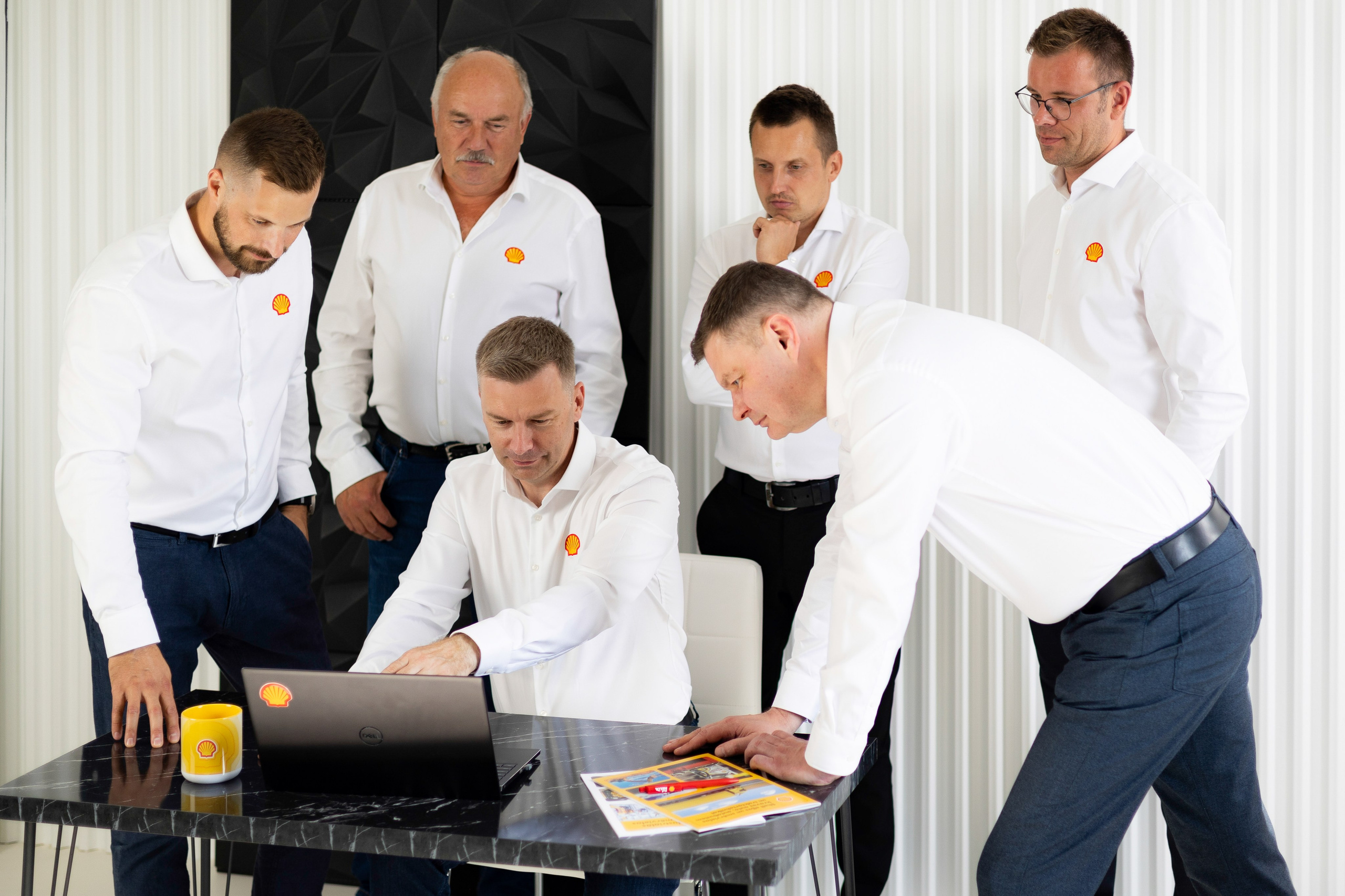 Uzņēmuma darbinieku foto sociālajiem tīkliem