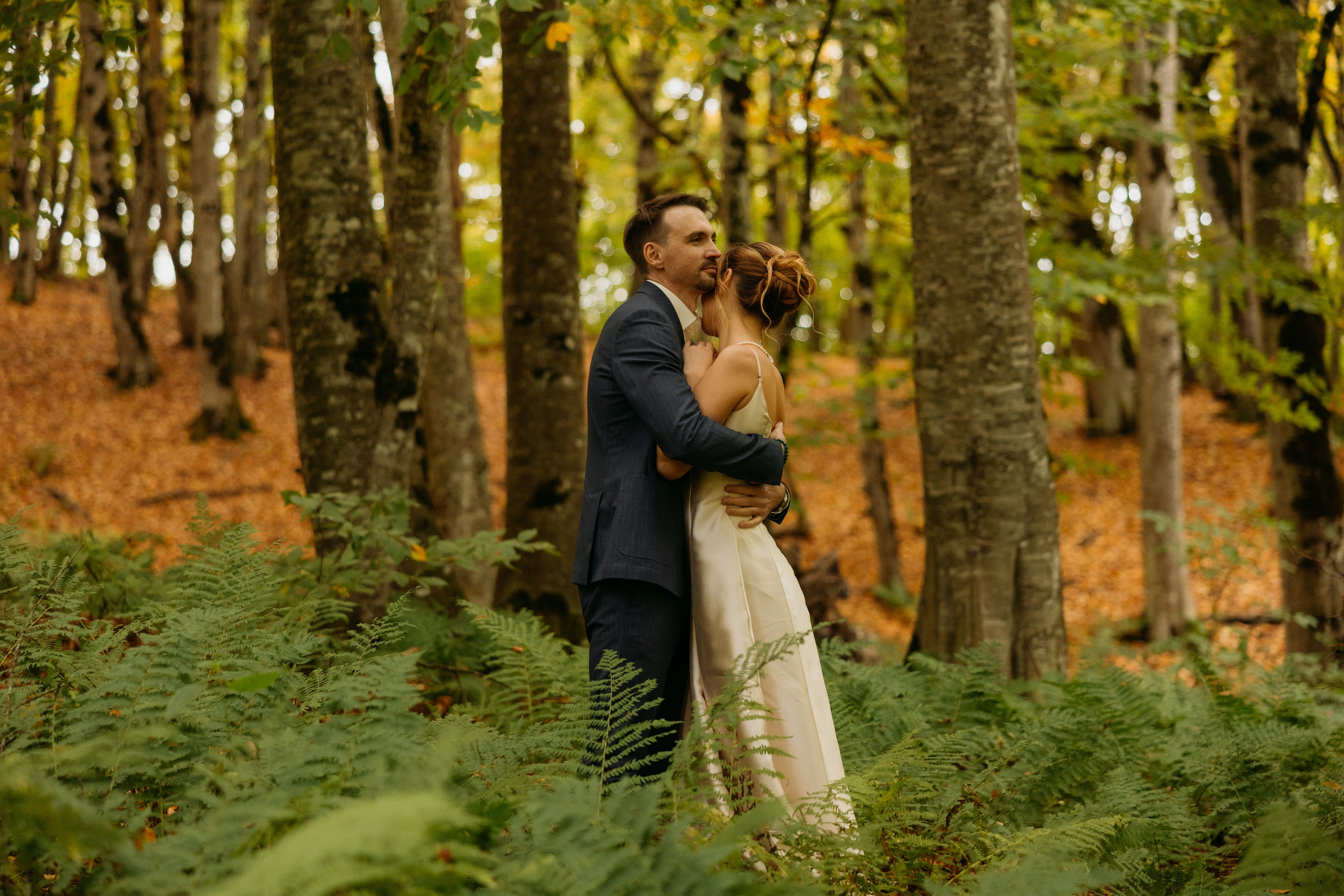Love in Autumn forest. Wedding photographer in Tbilisi Ioseb Mamniashvili