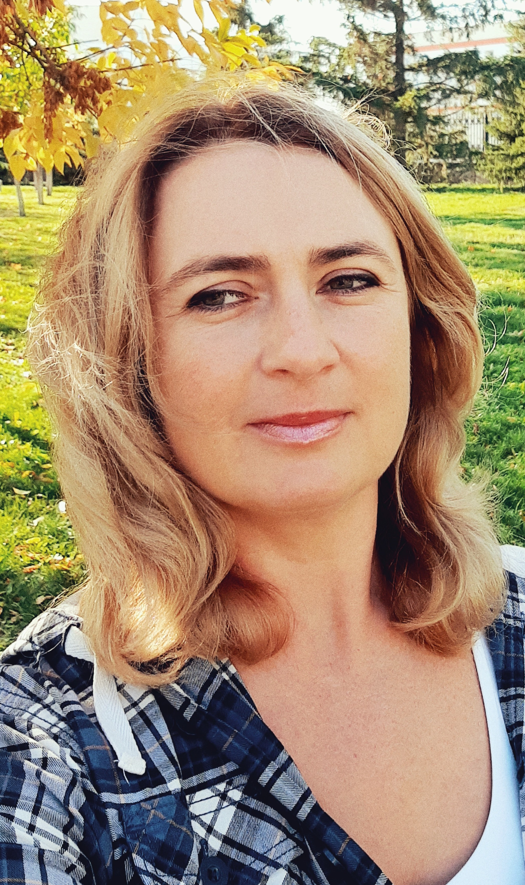 Portraits. Online/offline mobile photographer from Australia Olga Conacher