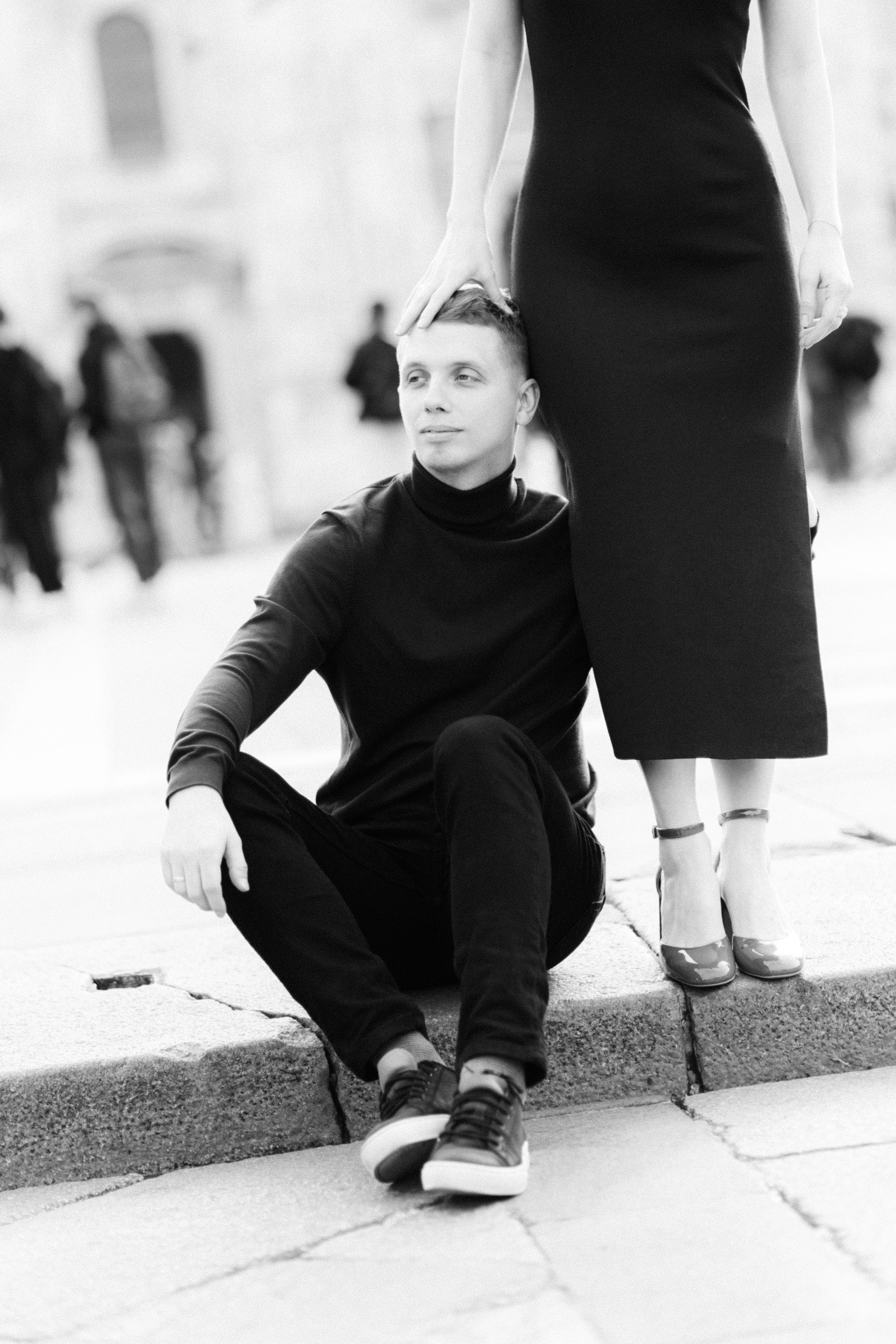 Romantic portrait of a couple in the heart of Milan