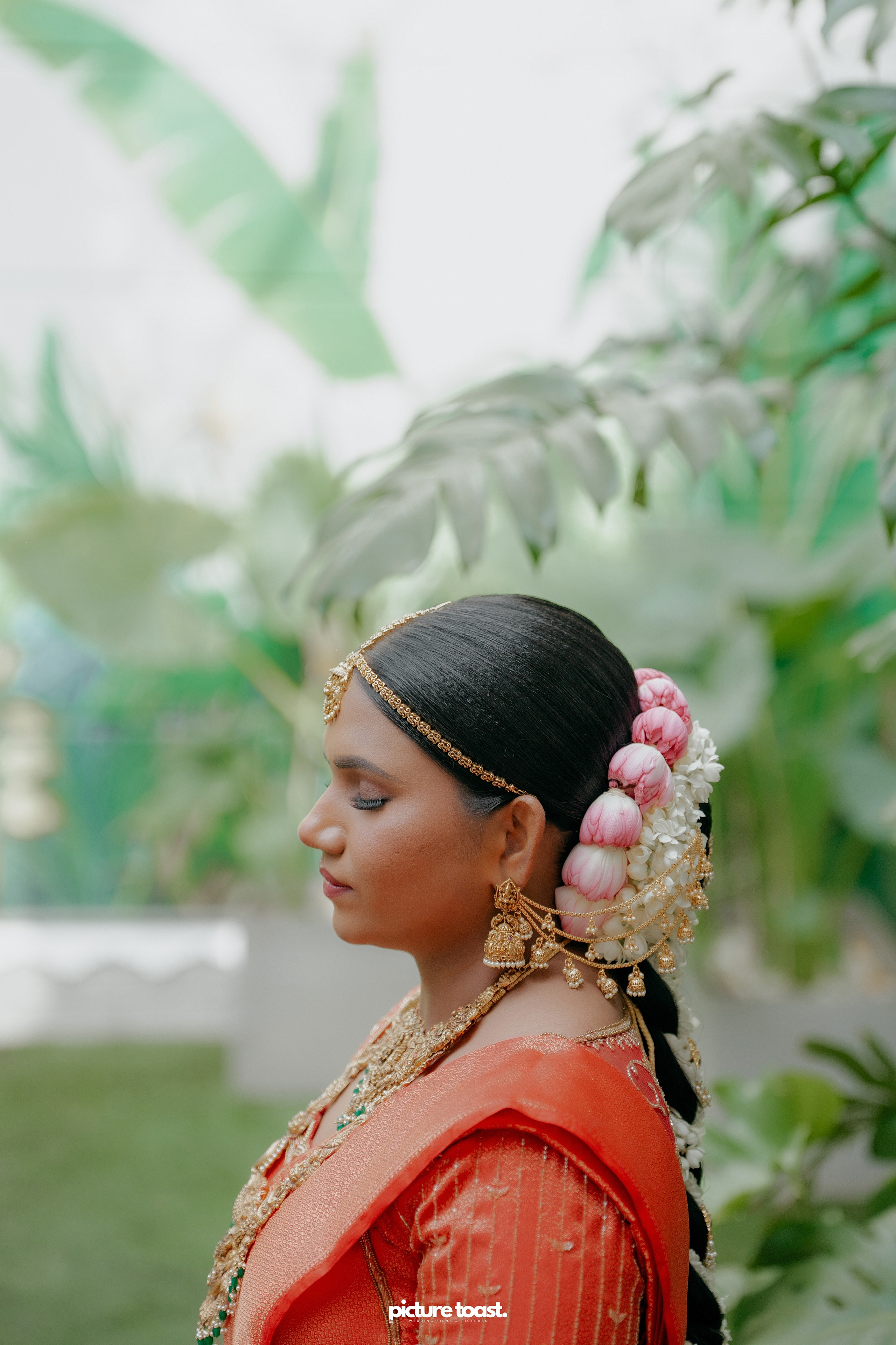 Traditional Kerala Hindu Wedding Ft. Anusree & Vishnu. Fine art Wedding Photographers in India & Canada