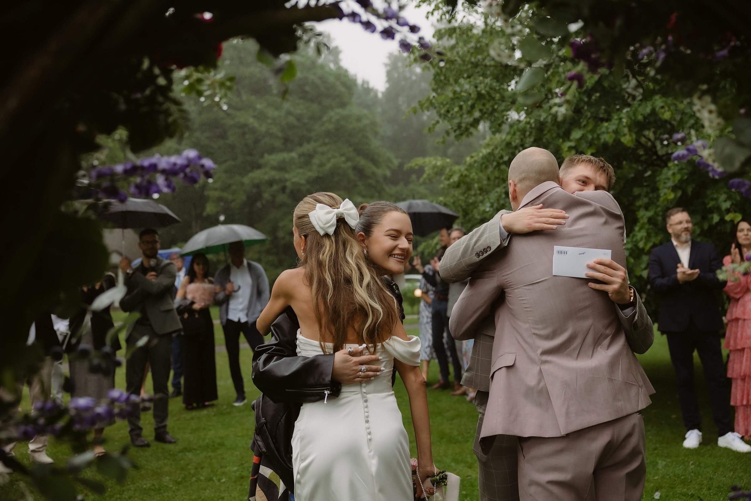 Justė ir Henrikas | Lietingos jaukios vestuvės Palangoje. Vestuvių ir šeimų fotografė Lena Bondarenko / belove photo