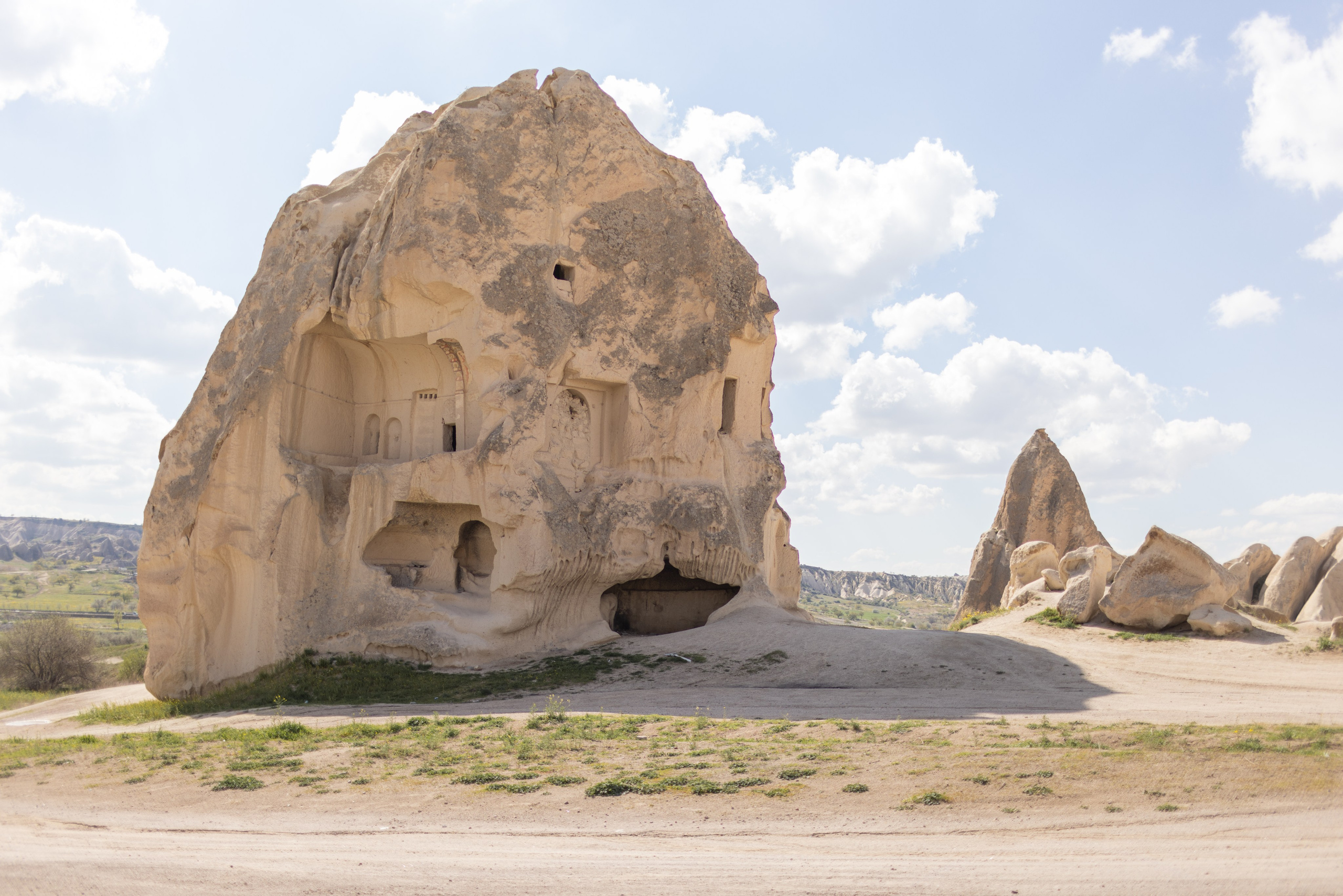 Top Must-Visit Locations in Cappadocia – Unveil the Region’s Hidden Gems. Your Guide to Cappadocia: Private Tours, Scenic Routes, Hot Air Balloon Rides, and More Adventures