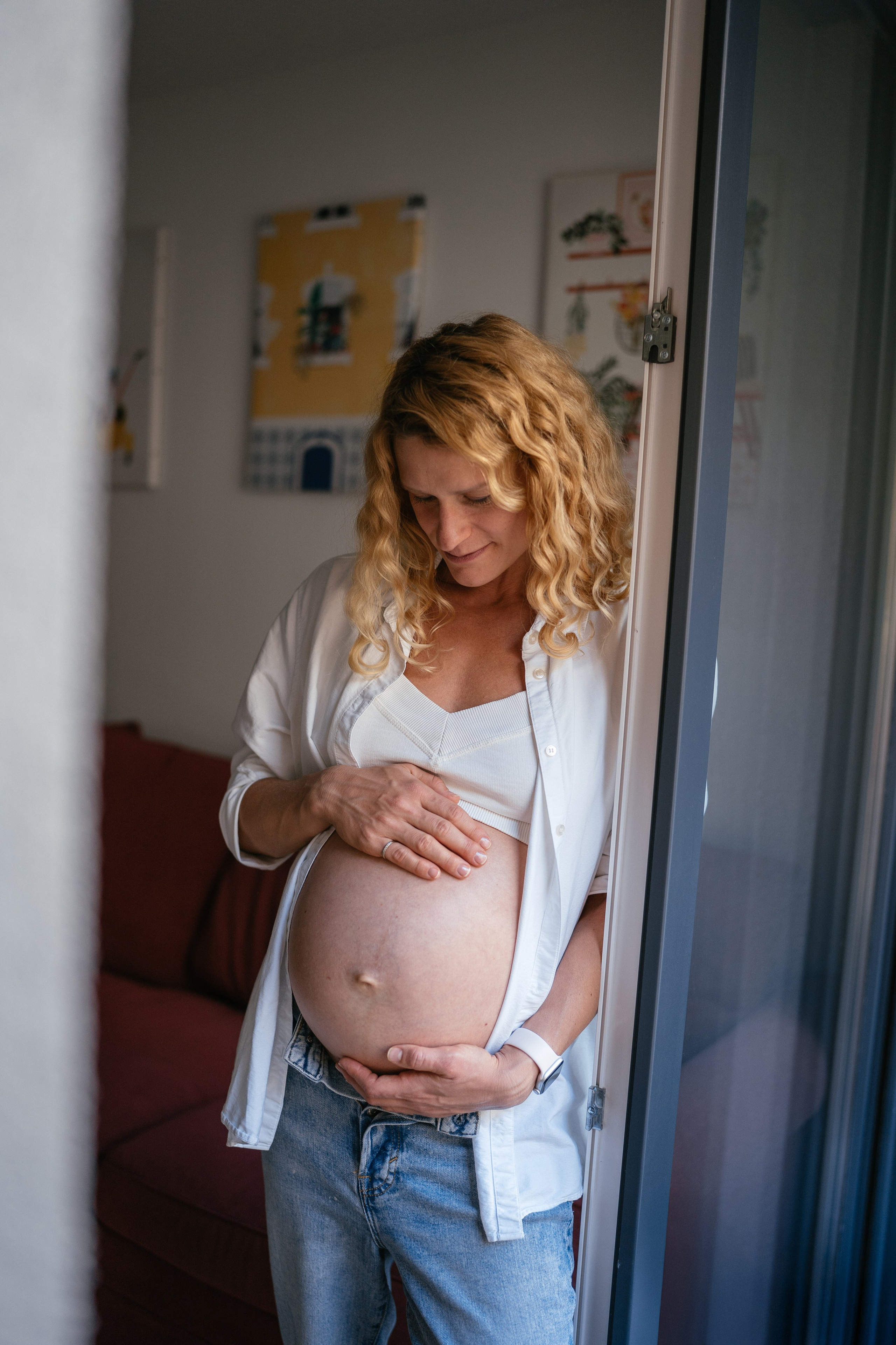 Candid pregnancy photoshoot in the park. Photographer in Madrid, Spain. Alyona Belyaninova