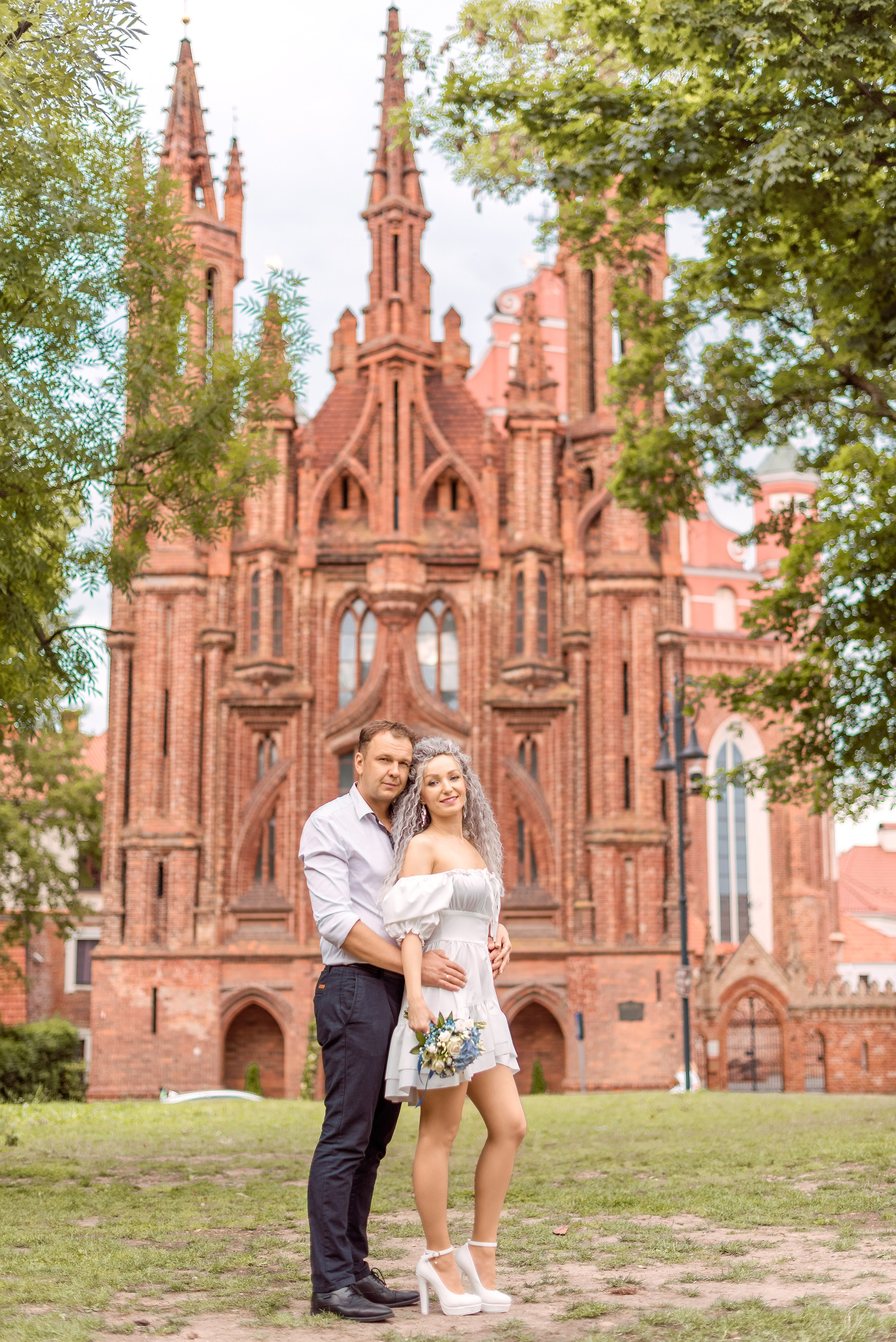 Свадебная прогулка по значимым местам Вильнюса. Семейный фотограф и фотограф новорожденных в Вильнюсе Ирина Беленкевич