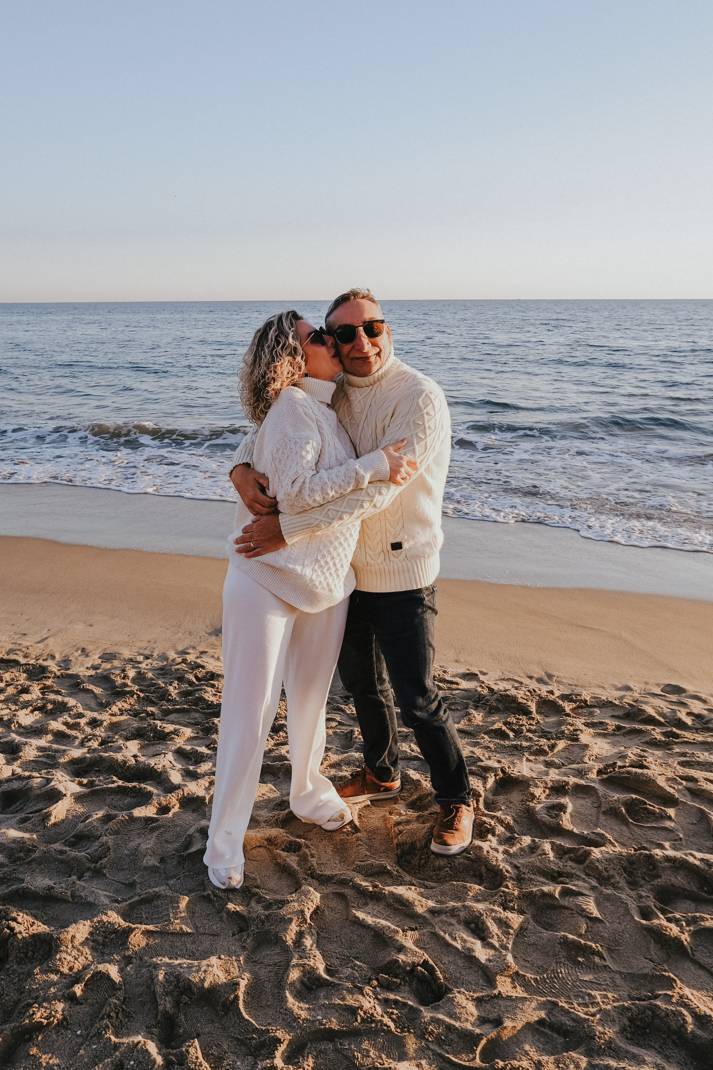 Sesión de pareja en la playa. Fotografía profesional en Calafell - Elena Medvedeva