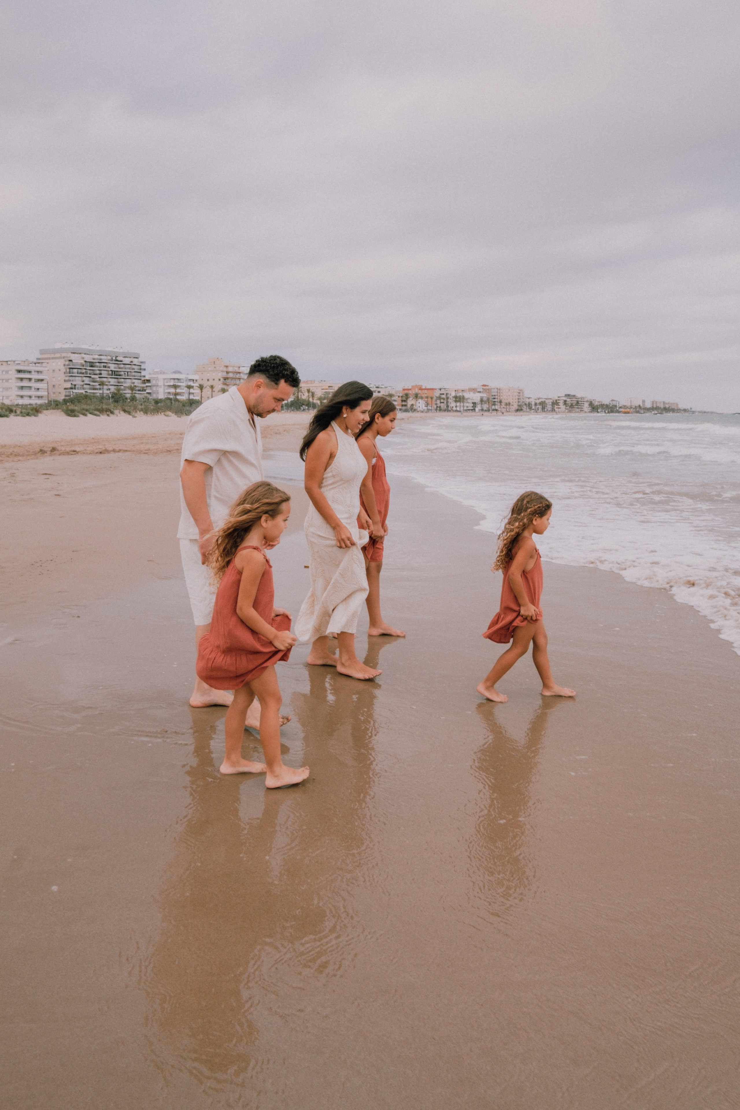 Семейная фотосессия на пляже. Профессиональная фотосъемка в Калафелле — Елена Медведева
