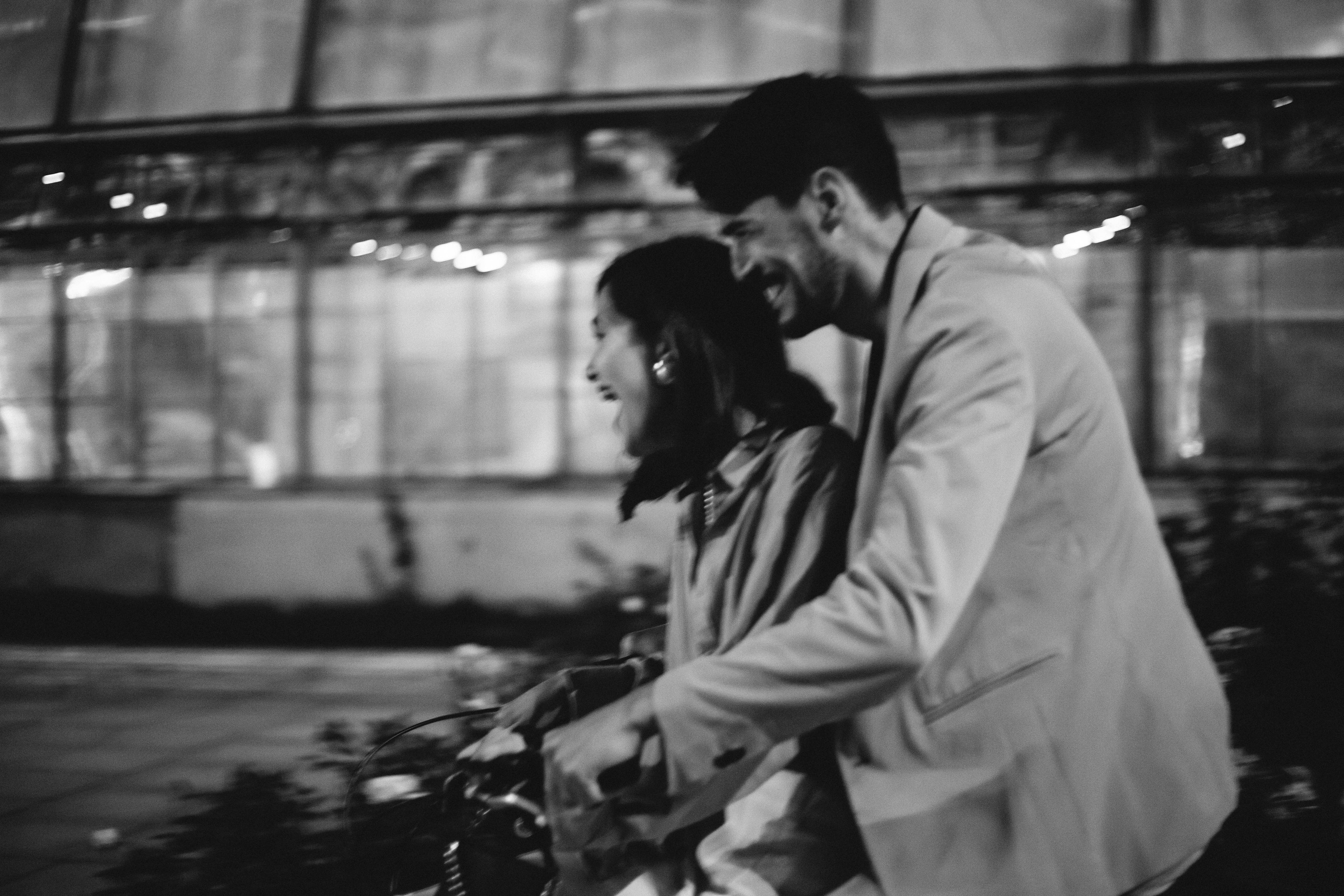 Noah & Lily: romantic city photowalk. Alice Bell — Wedding photographer in New York