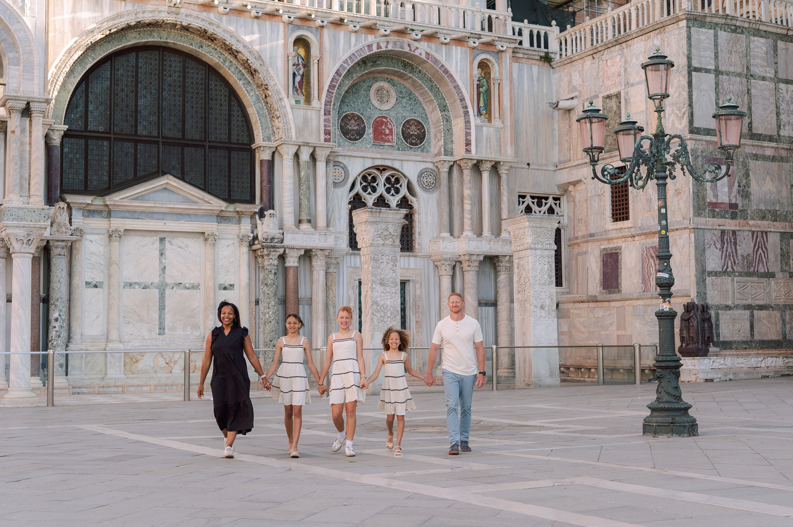 Eliza, Elena, Elliana, Teresa and Brad. Photographer in Venice Anna Terzi