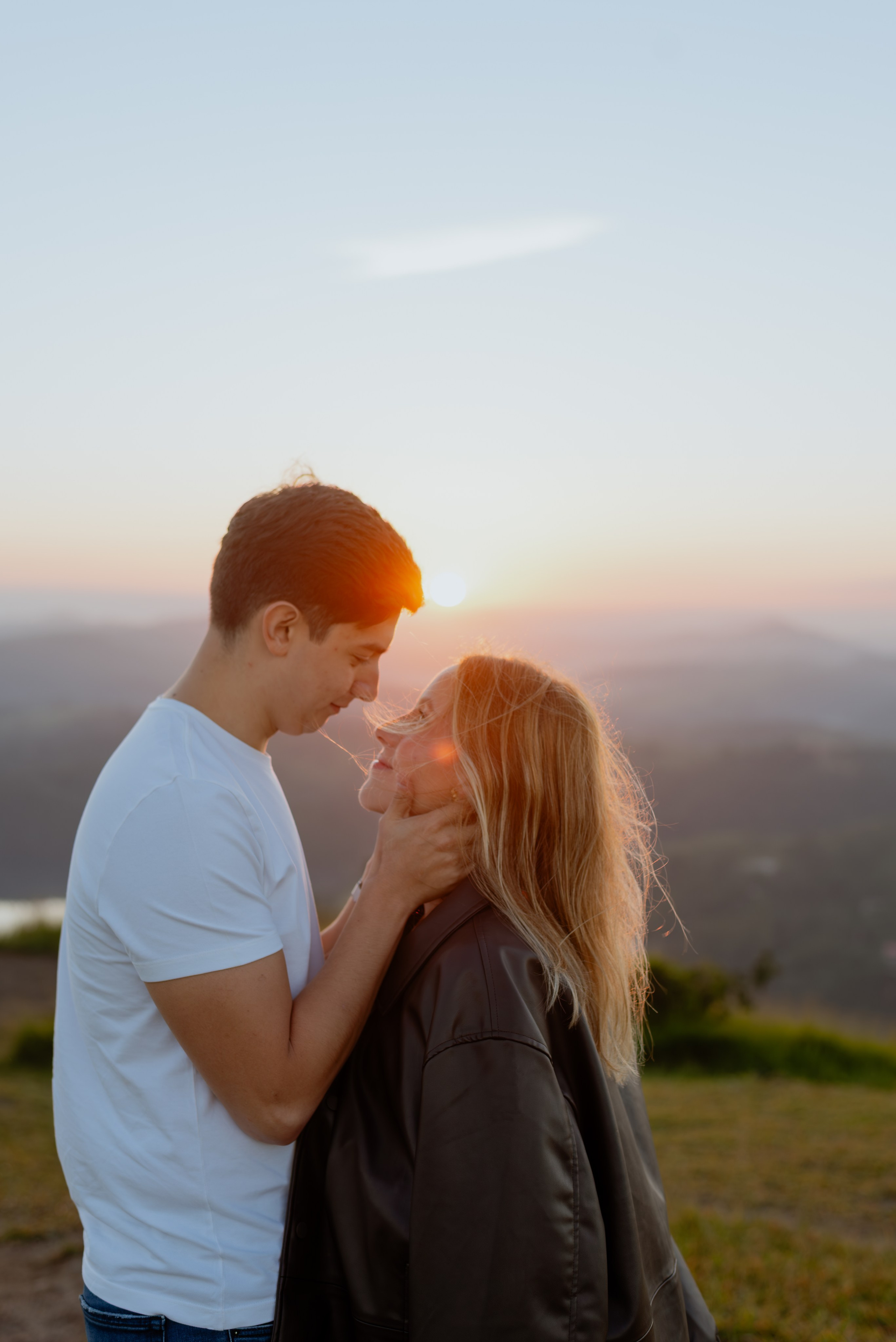 Ensaio Pre-Wedding no Morro do Capuava: Gabi e Raphael | AGA Fotografias. AGA Fotografias | Fotografia de Casamento em São Paulo