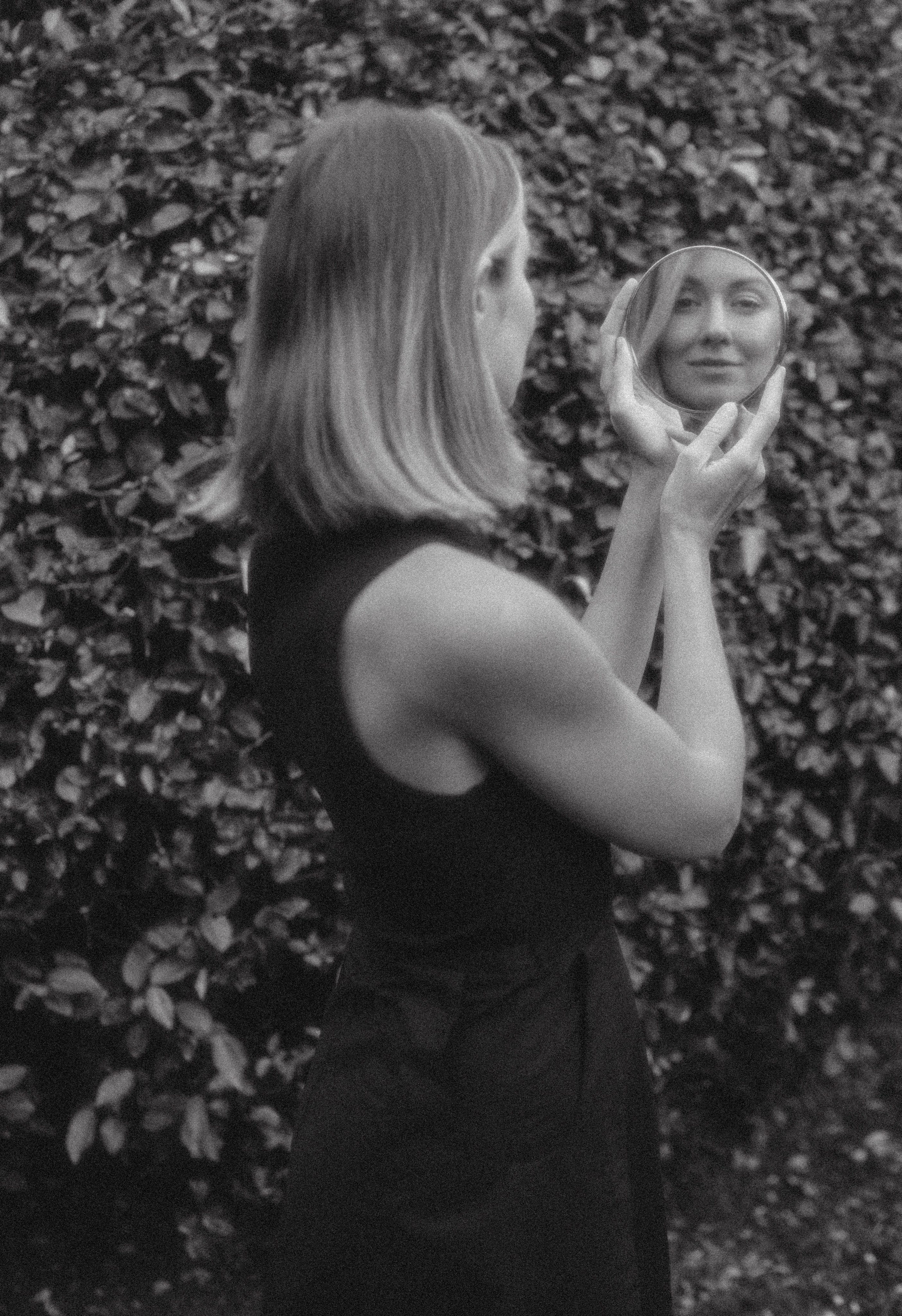 Катя с лилией. Фотограф Мила Ромашкина