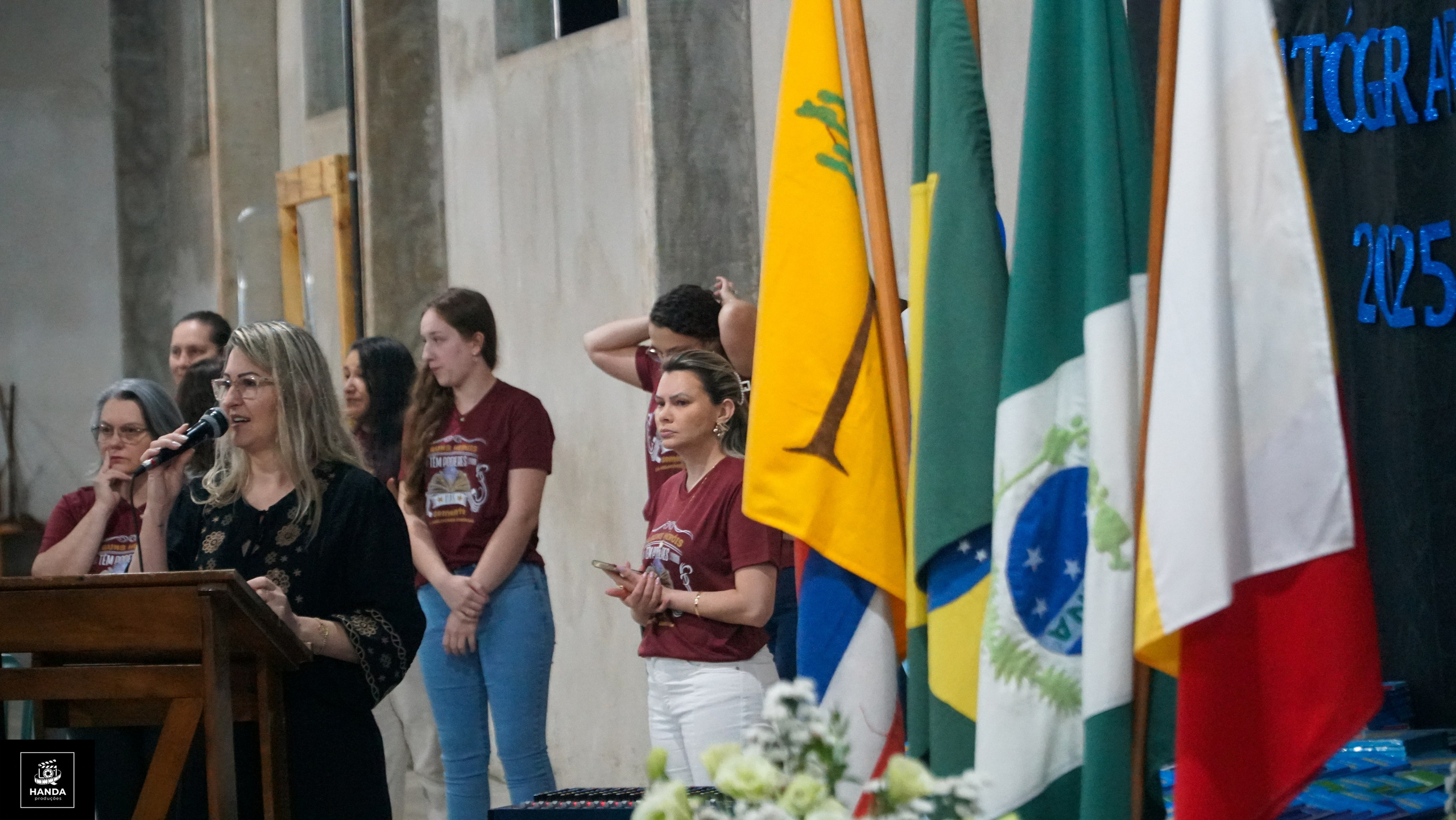 Noite autógrafos colégio Aurélio Buarque de Holanda. Handa Produções