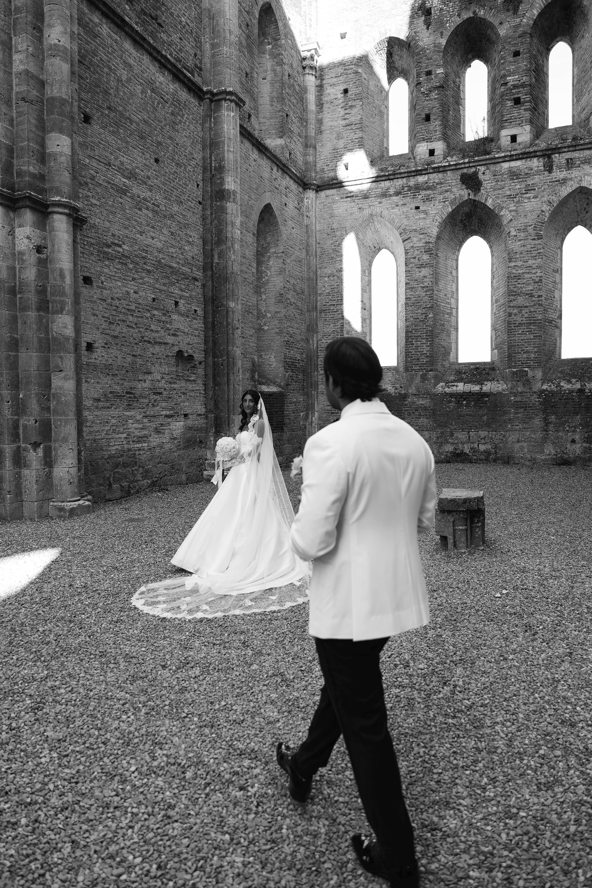 Ginevra and Avi — Abbazia di San Galgano, Tuscany. Destination Wedding Photographers and content creators based in Spain