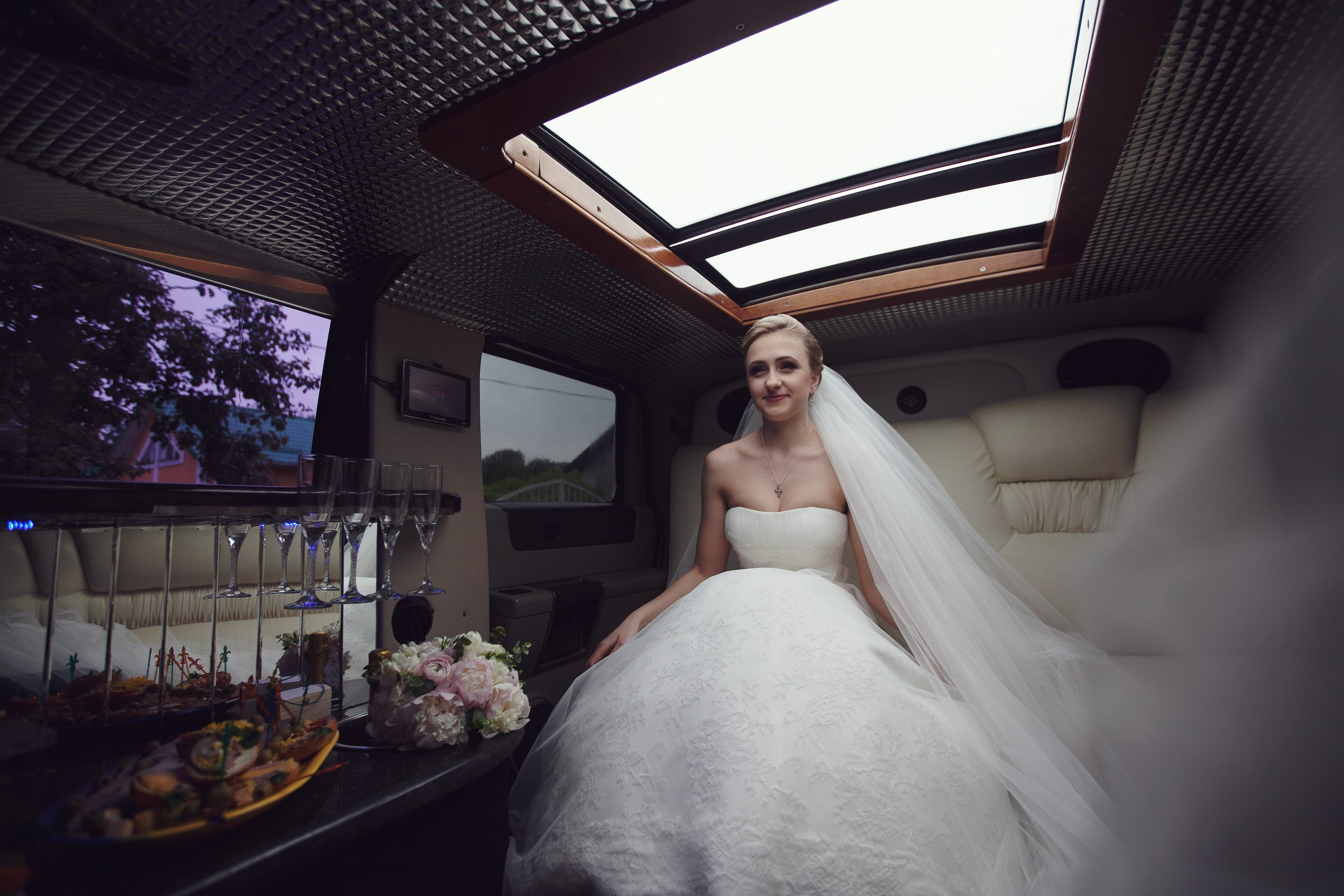 Robert & Andriana, Lviv. Denny Savon — Photographer in Santorini | Weddings, Love Stories & Flying Dress