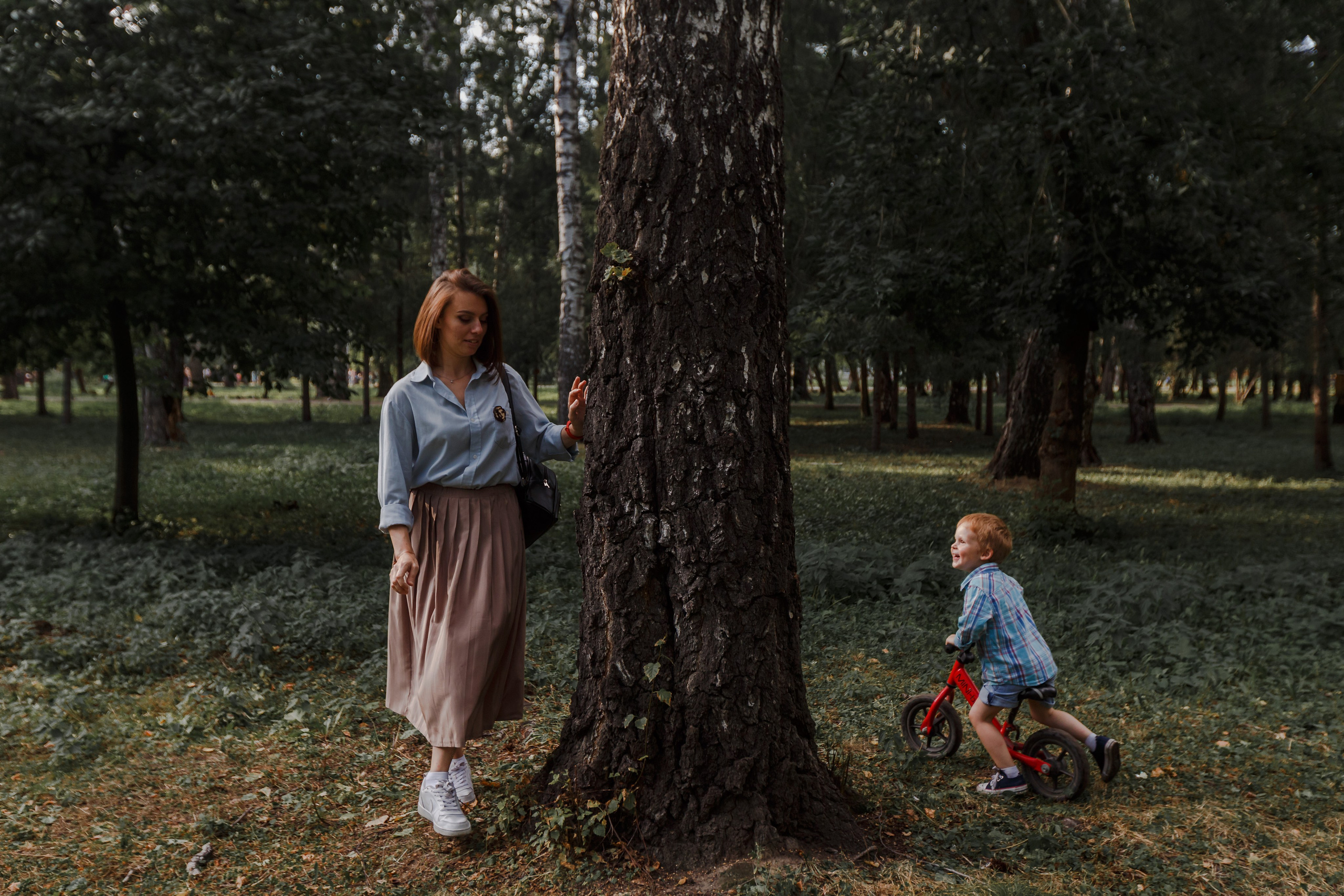 Sesión de fotos con un niño travieso. Fotógrafo de retrato, familia y reportajes en Valencia | España | Europa Vitalii Lumier