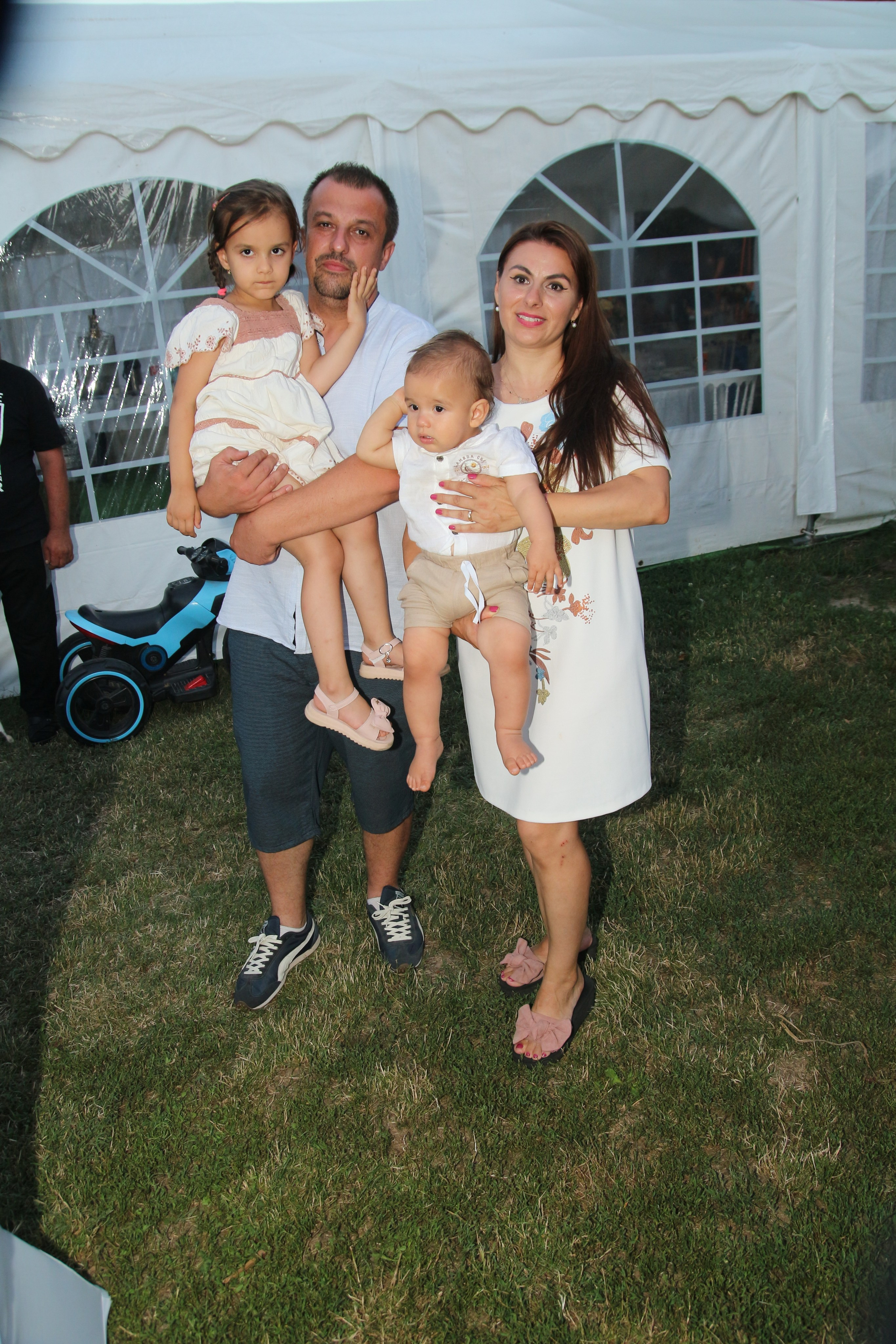 BYZO MEDIA. PETRU BYZO - family and children photographer in ROMANIA