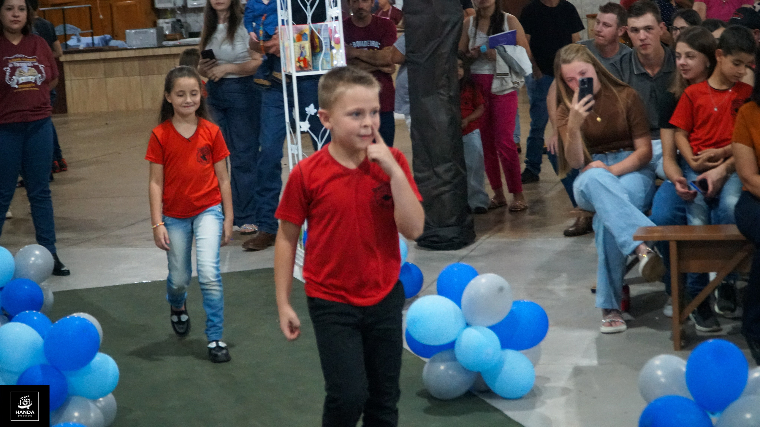 Noite autógrafos colégio Aurélio Buarque de Holanda. Handa Produções