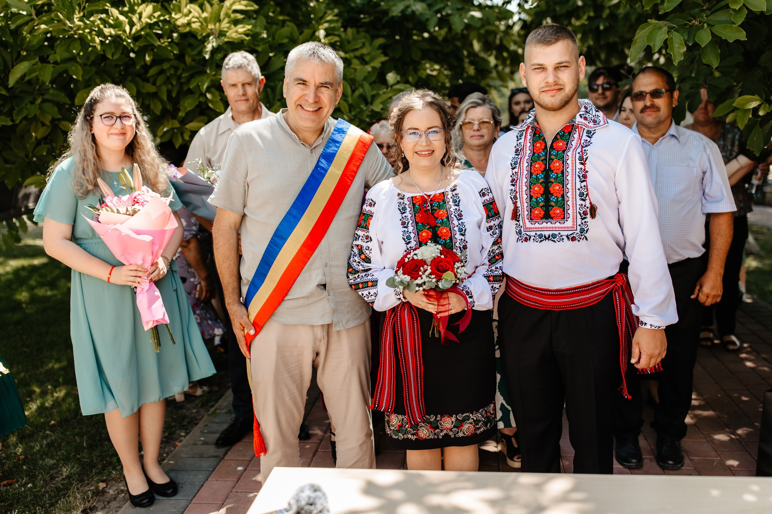 Fotograf stare civilă Siret – Andrei & Andreea în ie tradițională din Bucovina | AlinoFotoStudio