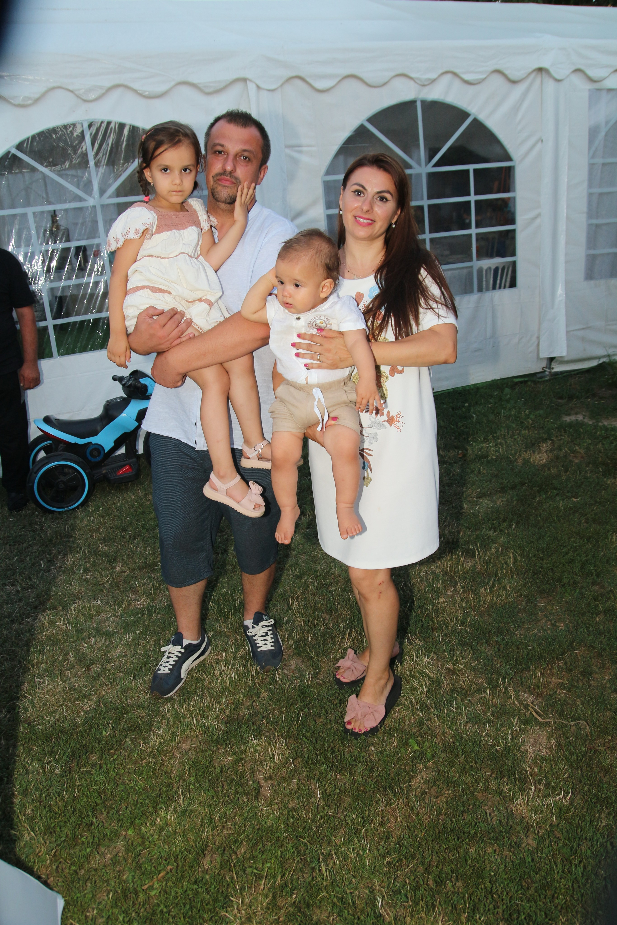 BYZO MEDIA. PETRU BYZO - family and children photographer in ROMANIA