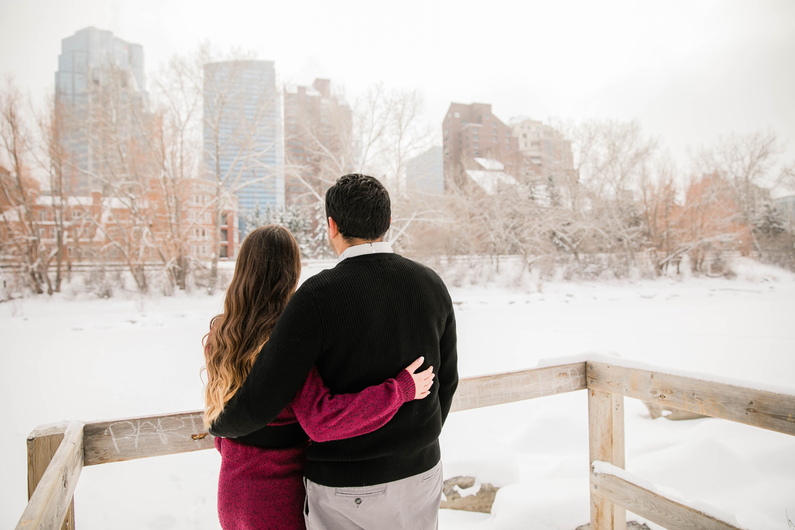 Iván & Andrada — Princes Island Engagement. Fotografía accesible en Calgary