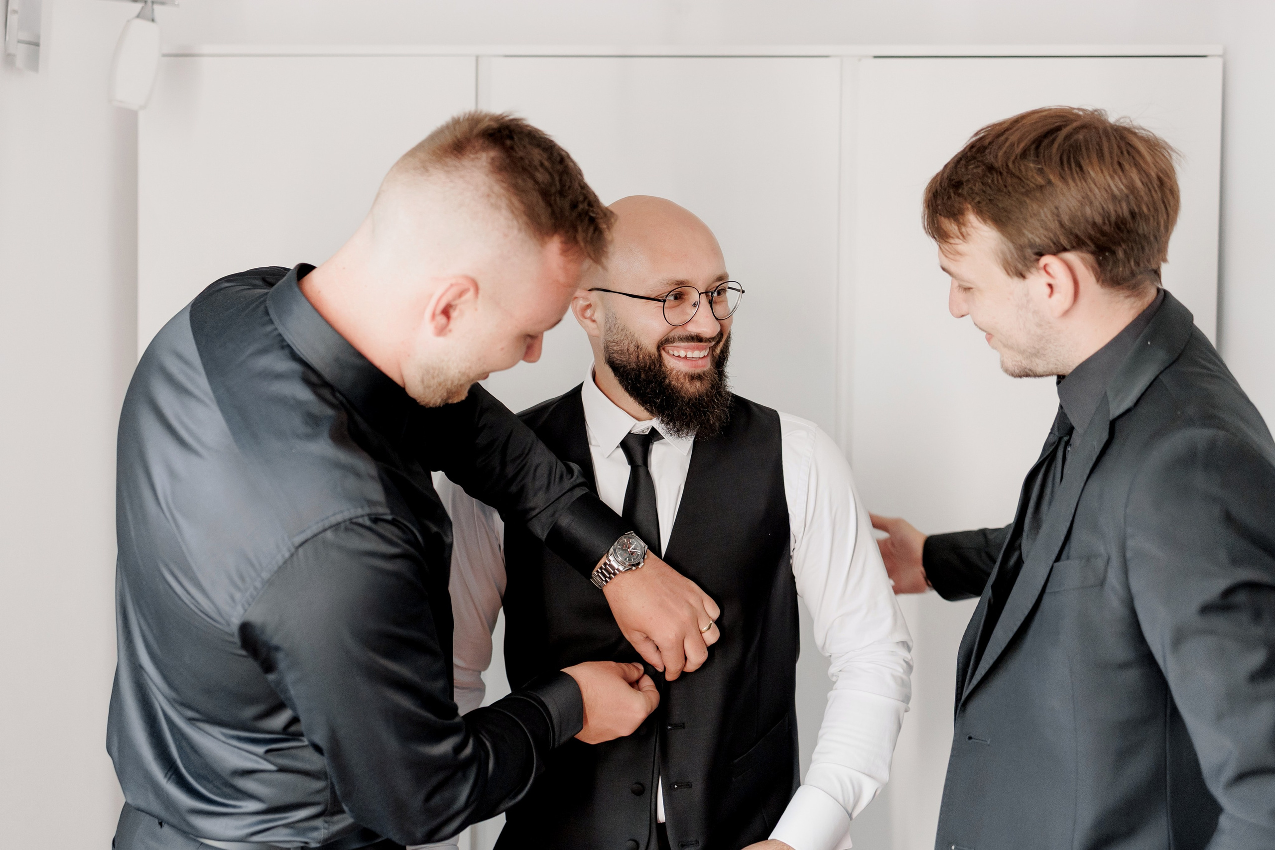 Maria & Vasile. Wedding Photographer, based in Iasi, Romania, but will travel all over the globe to make sure you look amazing in all your wedding photos