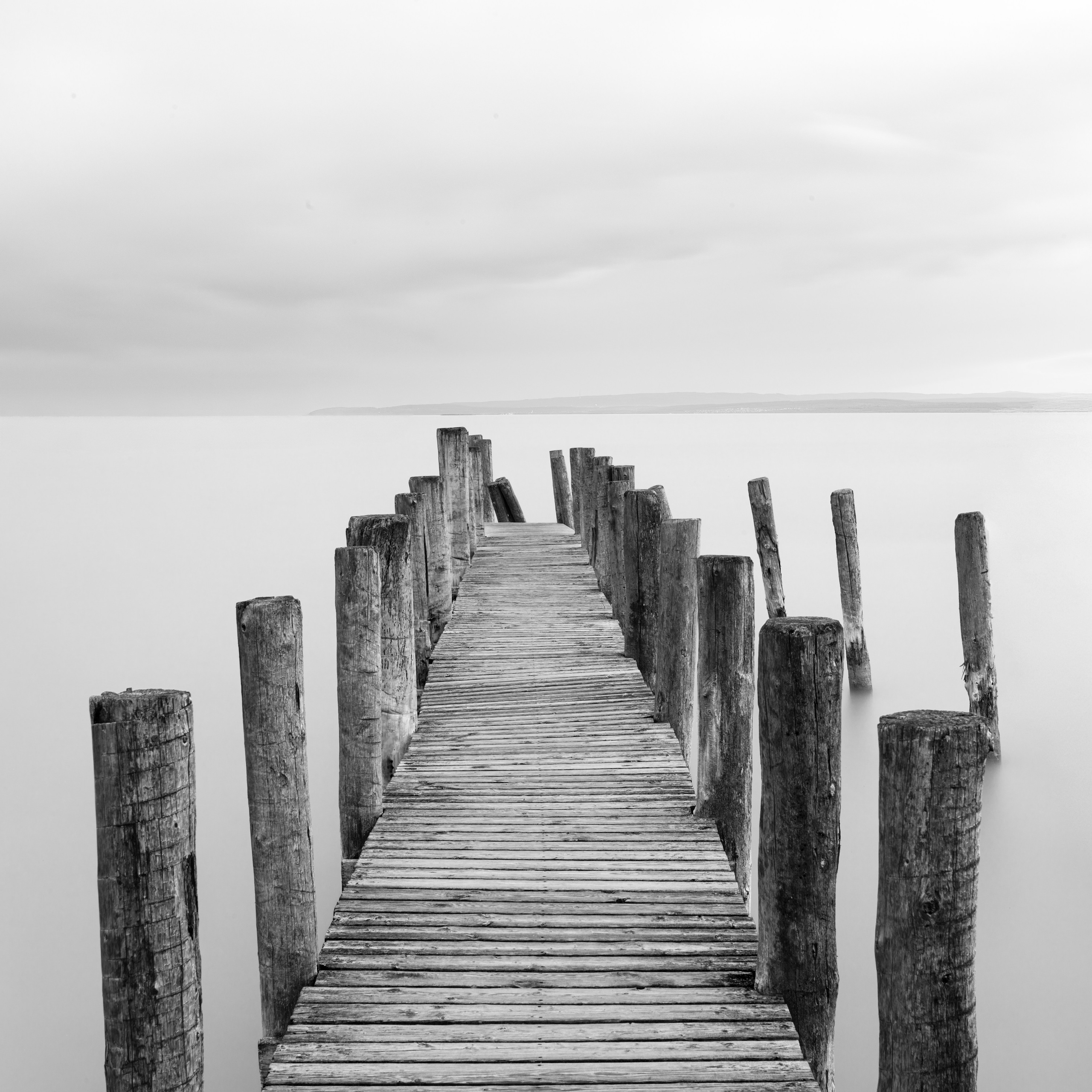 Помост на озере Neusiedlersee, Австрия. Длинная экспозиция. Пейзажная фотография Юрия Меркулова. Фото для интерьера. Печать на большом формате. Пейзаж. Ландшафт.