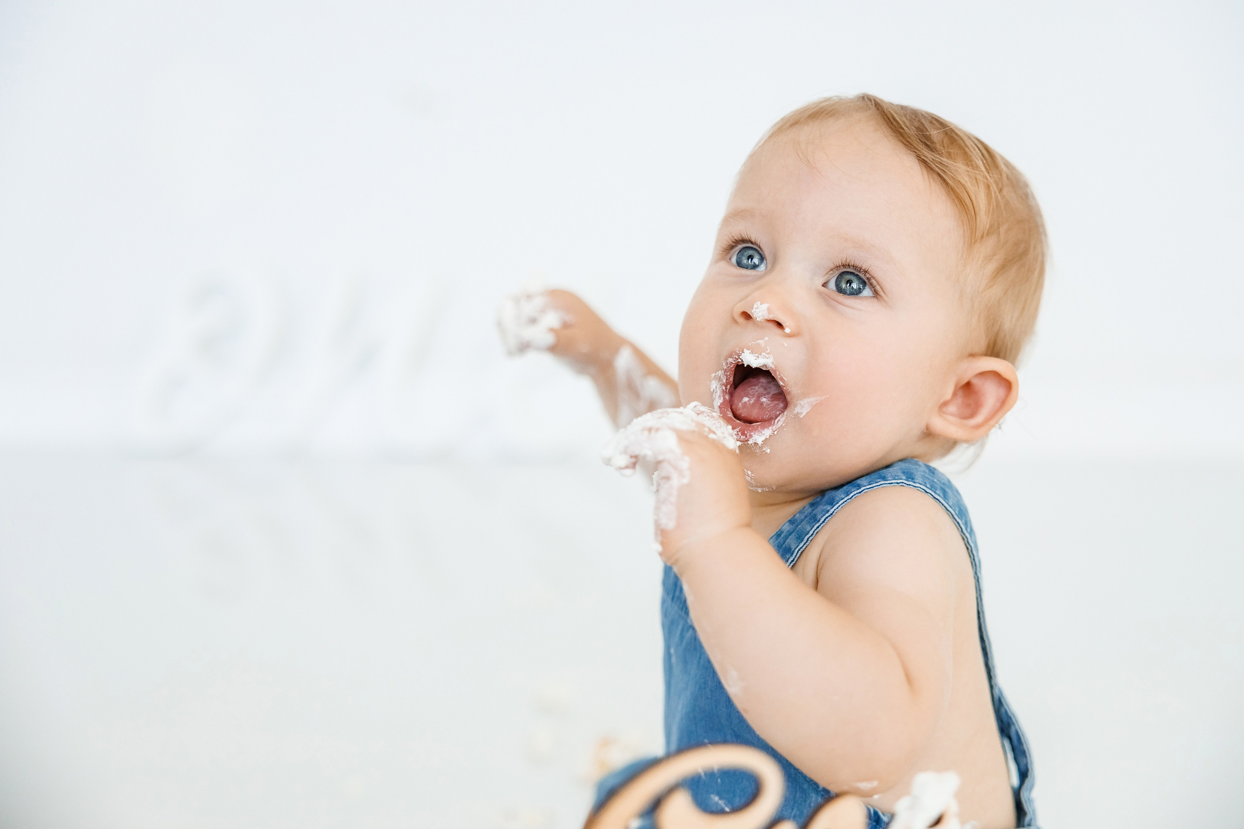 Smash cake. Фотограф Ирина Йотова