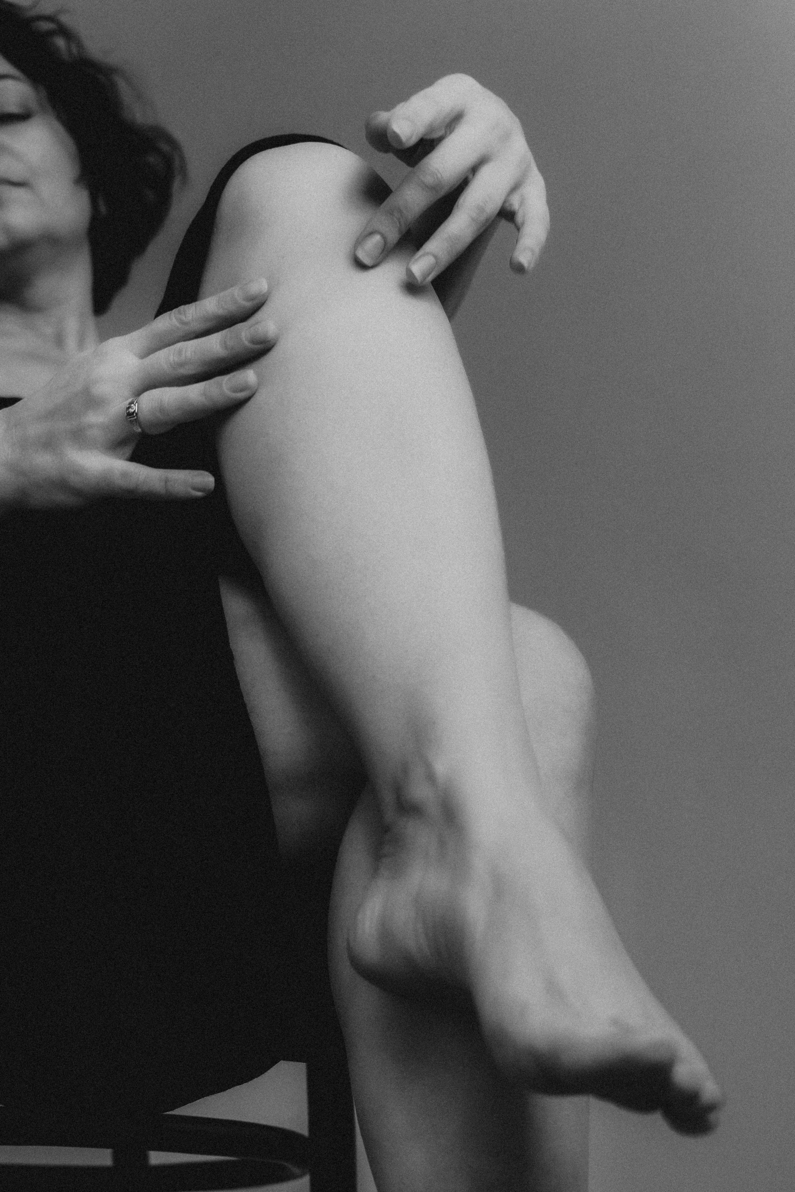 Facetten der Weiblichkeit. Schwarz-weiß Fotografie in Münster. Fotografin Viktoria Roschen